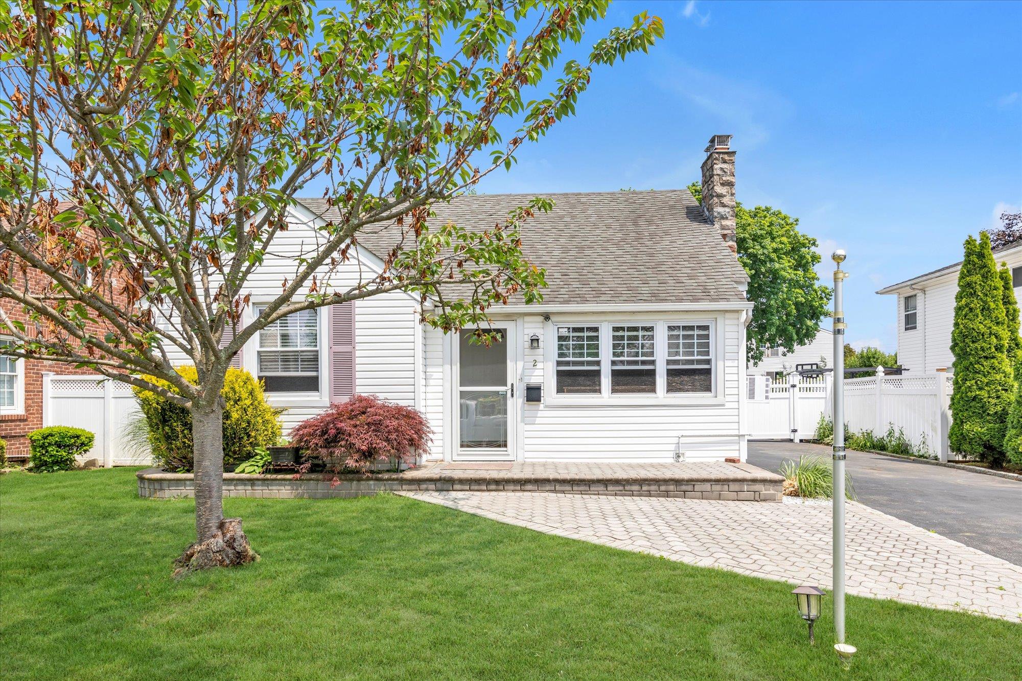 #1 photo, 2 Madison Avenue, Bellmore , NY 11710