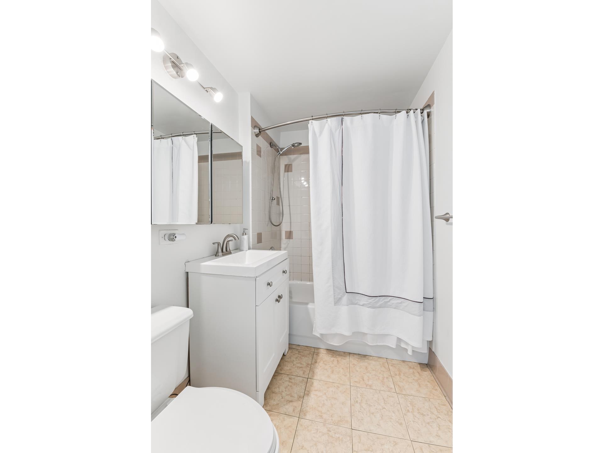 #13 photo, 4-74 48TH Avenue, クイーンズ区 Hunters Point , NY 11109