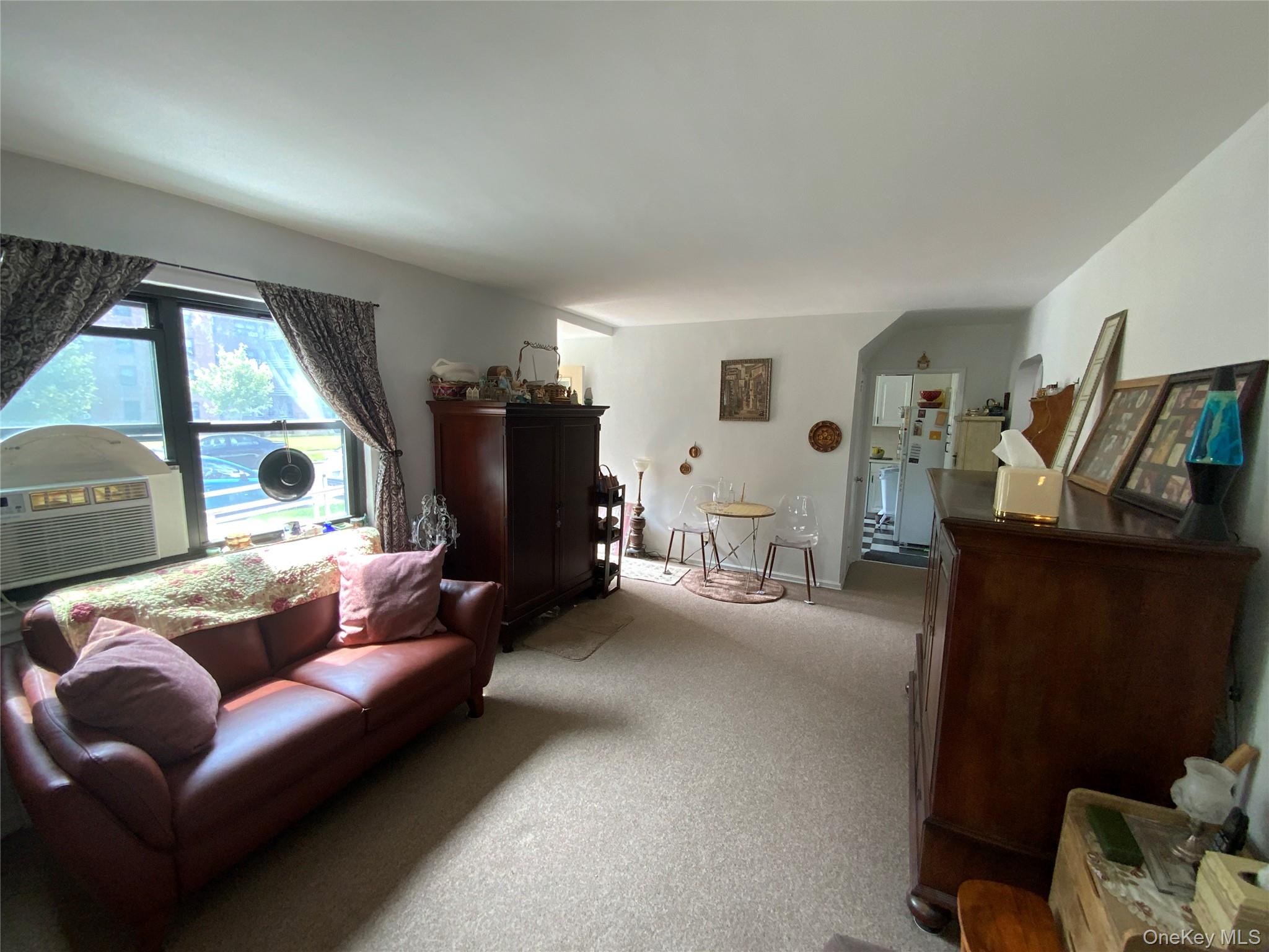 #2 photo, 73-19 217th Street, クイーンズ区 Oakland Gardens , NY 11364