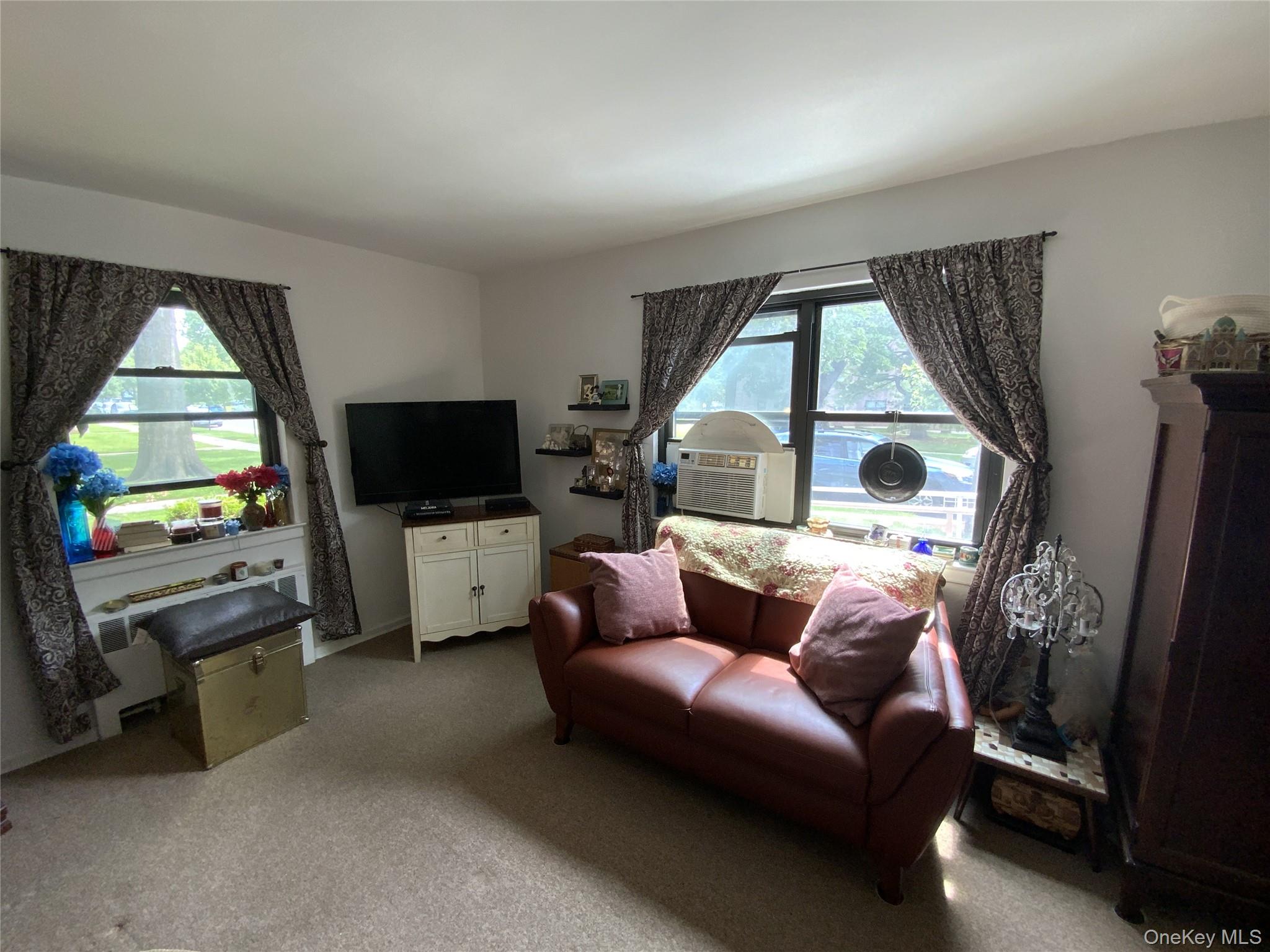 #4 photo, 73-19 217th Street, クイーンズ区 Oakland Gardens , NY 11364