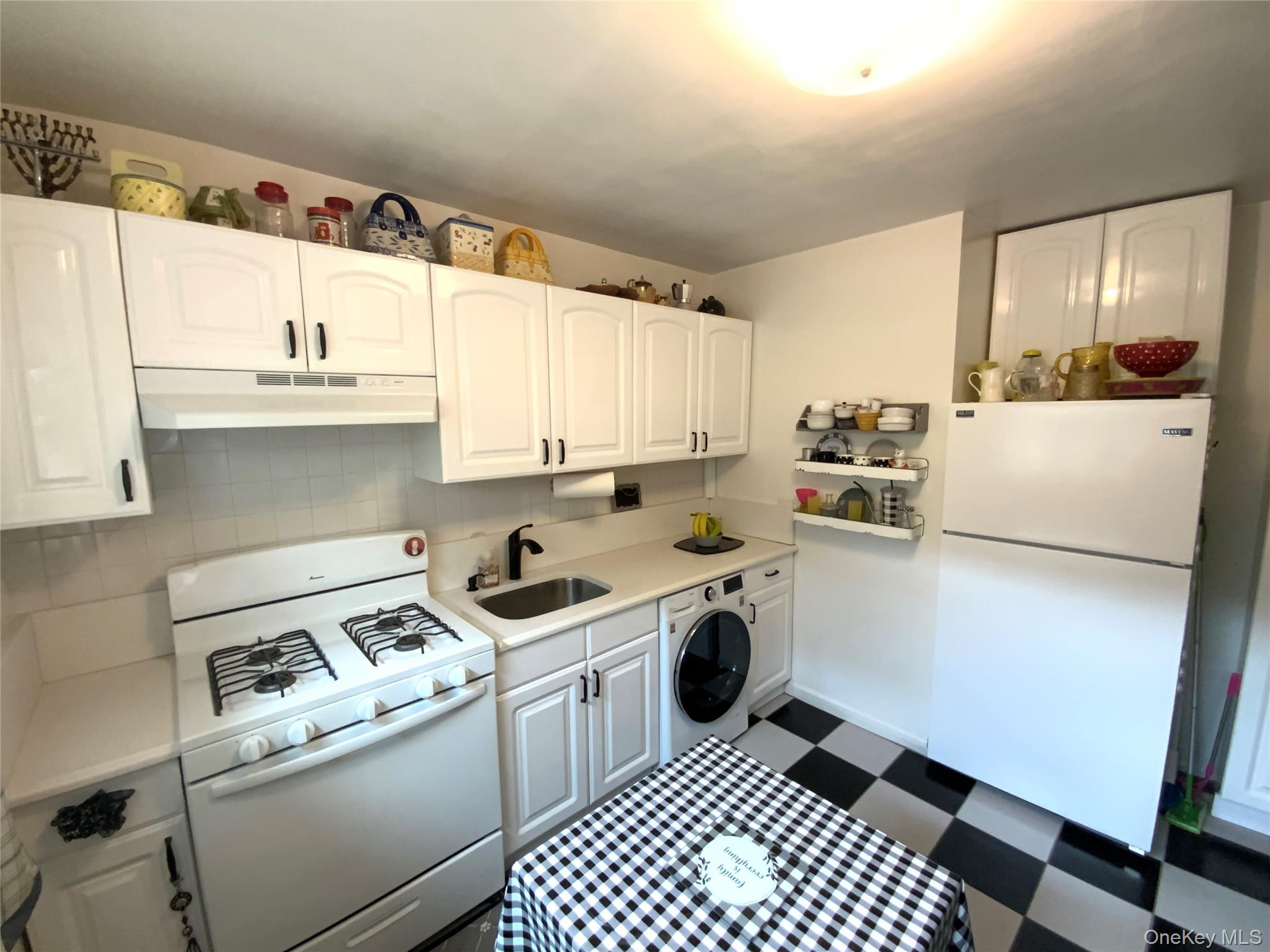 #8 photo, 73-19 217th Street, クイーンズ区 Oakland Gardens , NY 11364