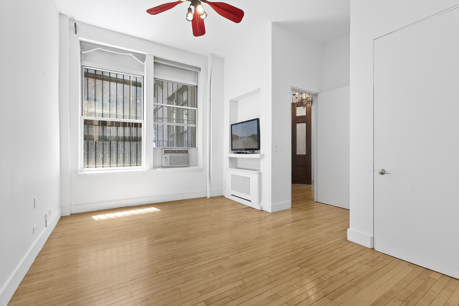 #11 photo, 35 E 12TH Street, マンハッタン Greenwich Village , NY 10003