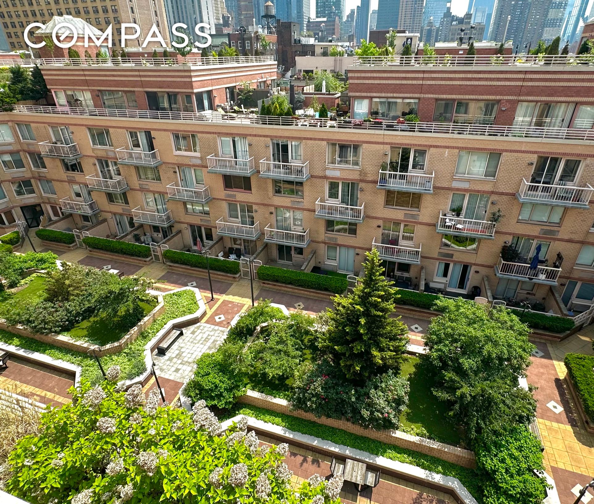 #17 photo, 393 W 49th Street, マンハッタン Hell's Kitchen , NY 10019