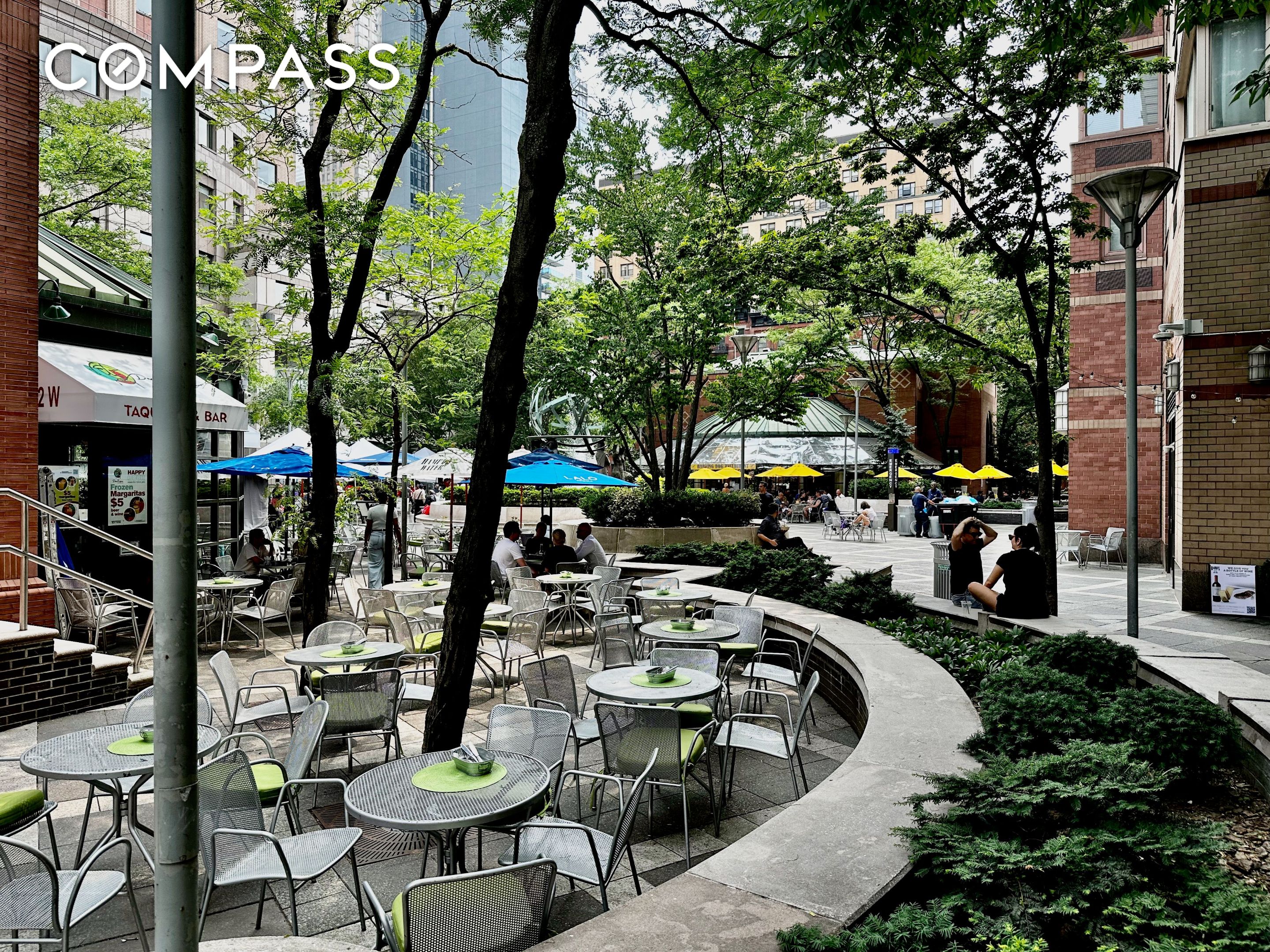 #20 photo, 393 W 49th Street, マンハッタン Hell's Kitchen , NY 10019