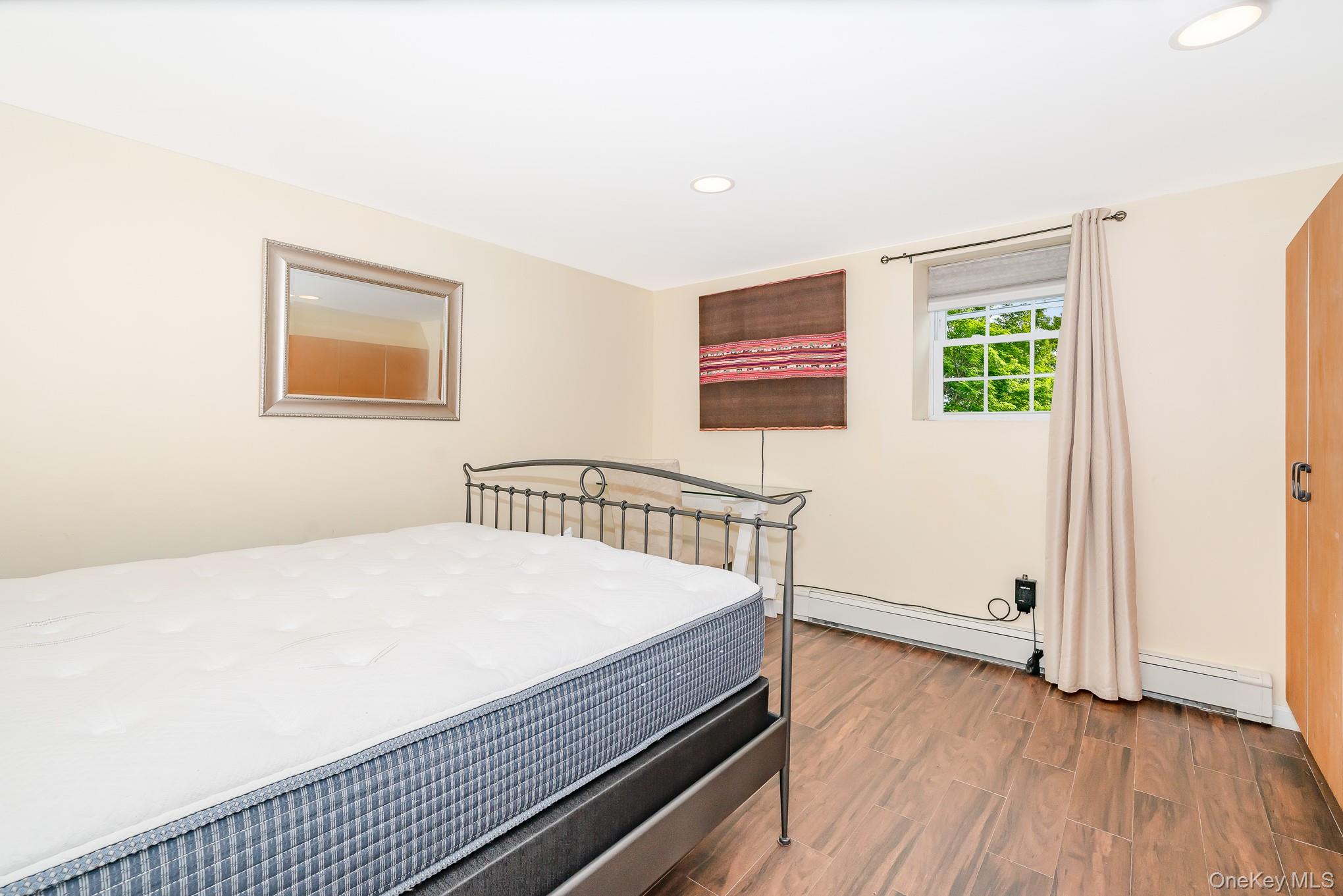 #10 photo, 136 Wardwell Road, Mineola , NY 11501