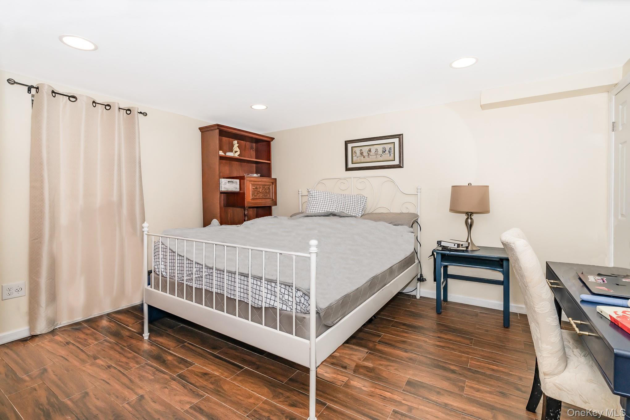 #11 photo, 136 Wardwell Road, Mineola , NY 11501