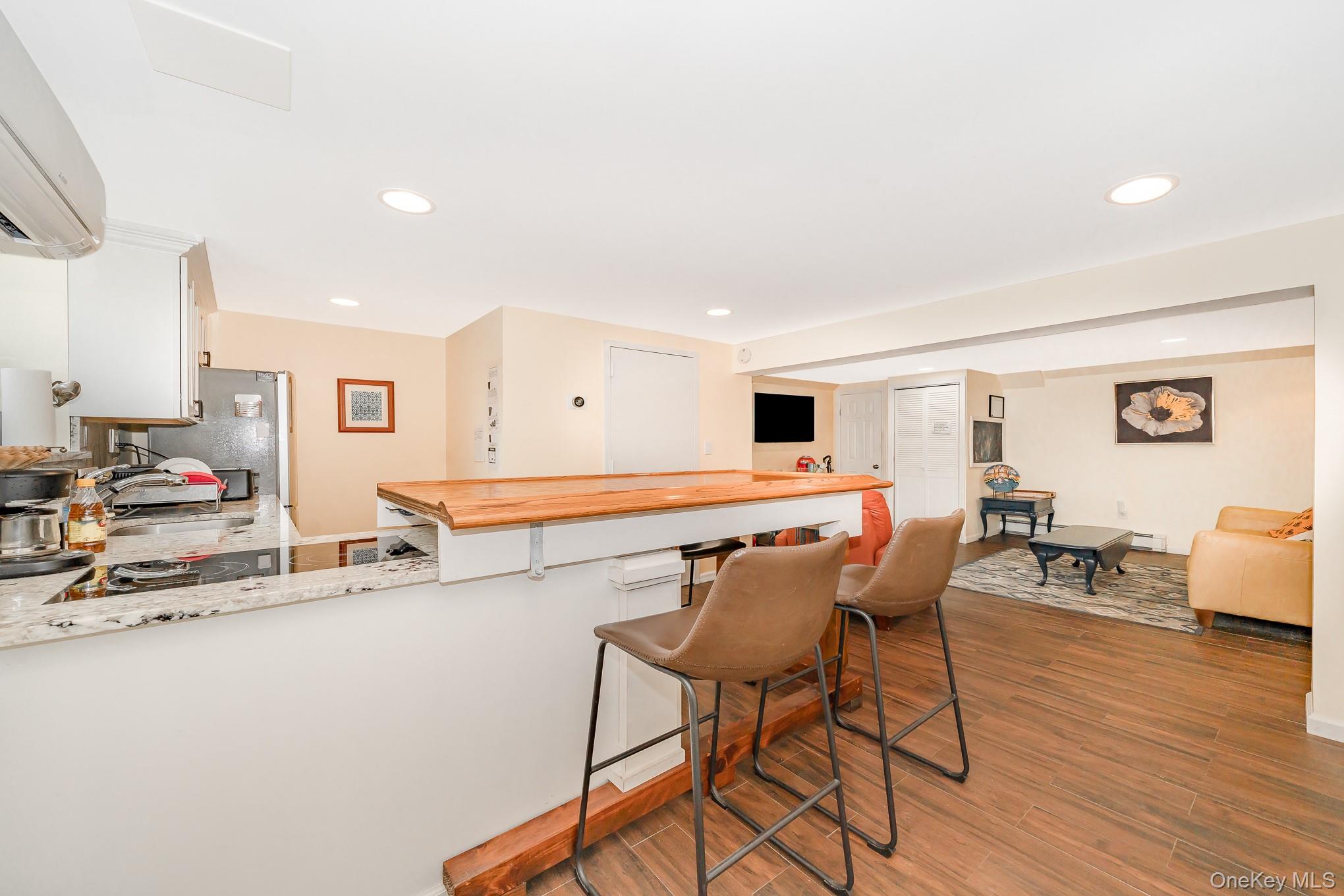 #17 photo, 136 Wardwell Road, Mineola , NY 11501