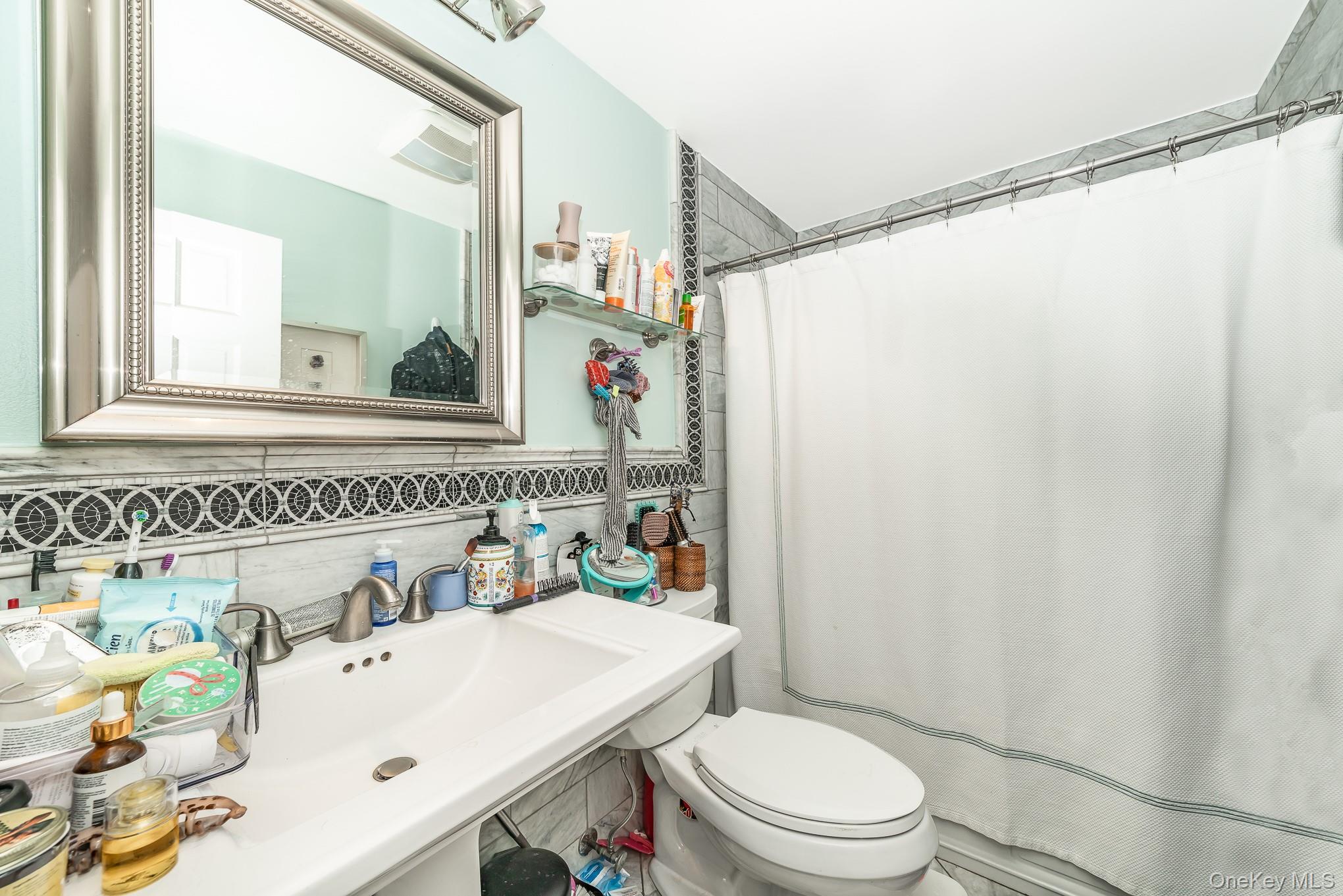 #19 photo, 136 Wardwell Road, Mineola , NY 11501