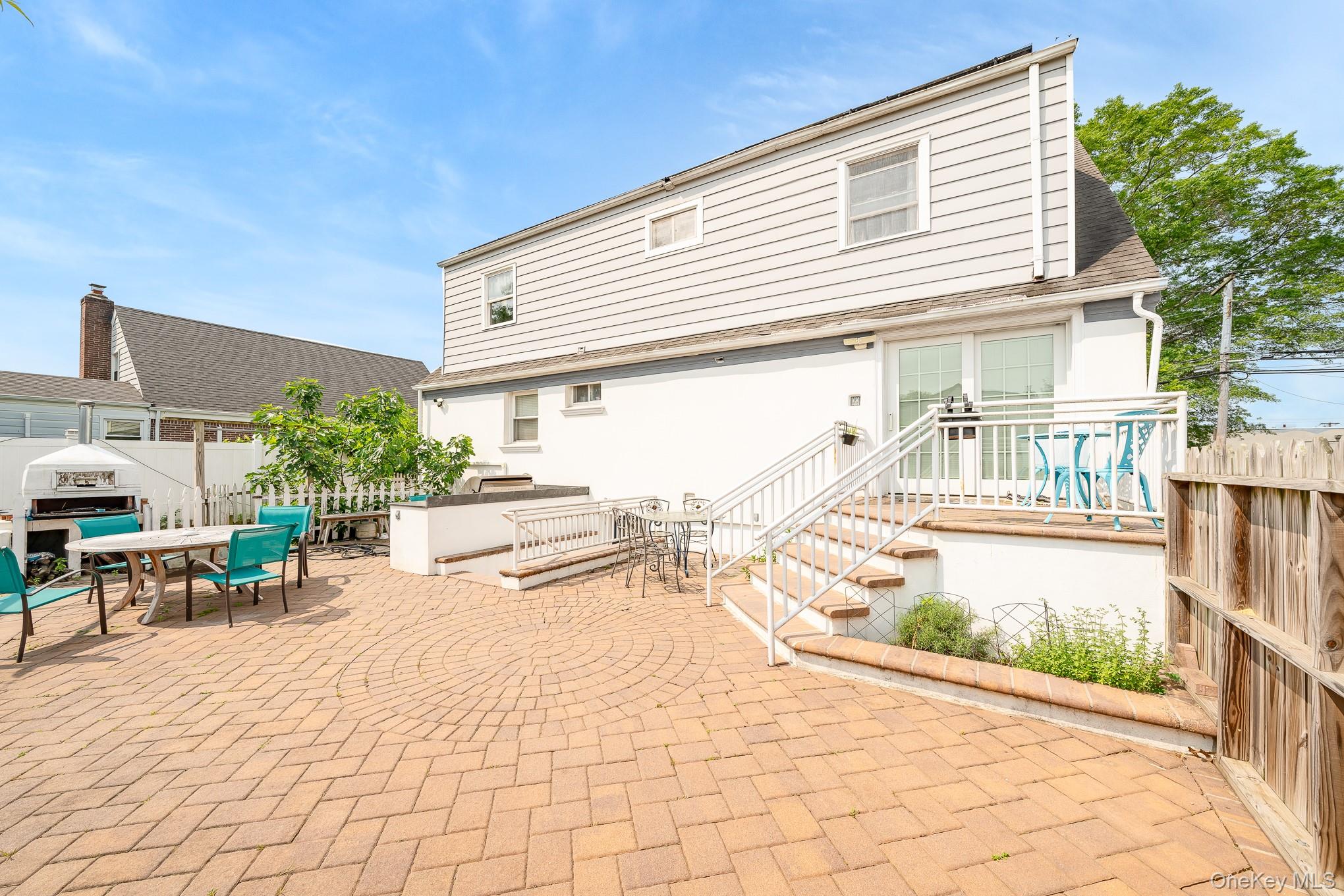 #4 photo, 136 Wardwell Road, Mineola , NY 11501