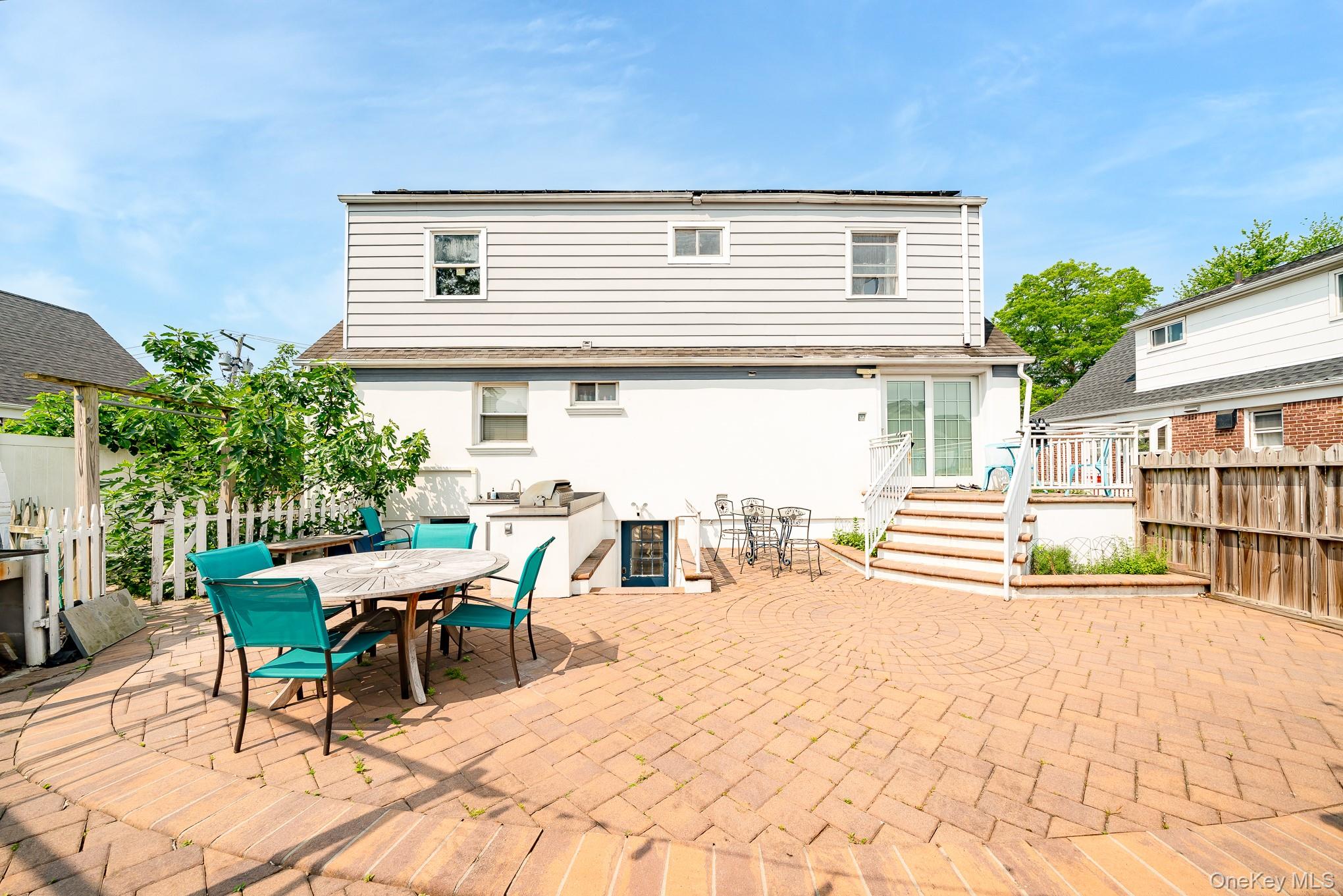 #7 photo, 136 Wardwell Road, Mineola , NY 11501