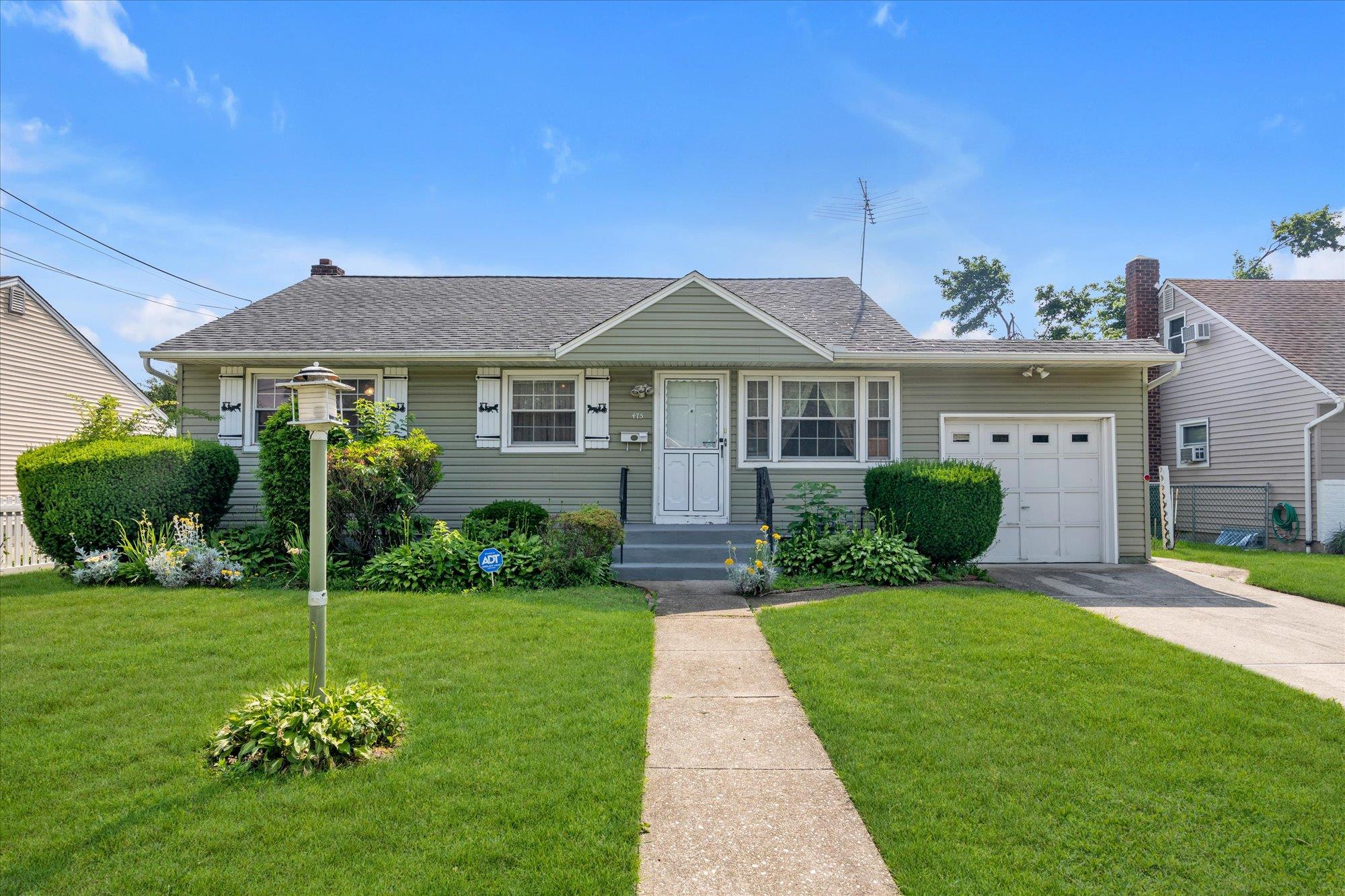 #1 photo, 475 Emerson Street, 長島 Uniondale , NY 11553