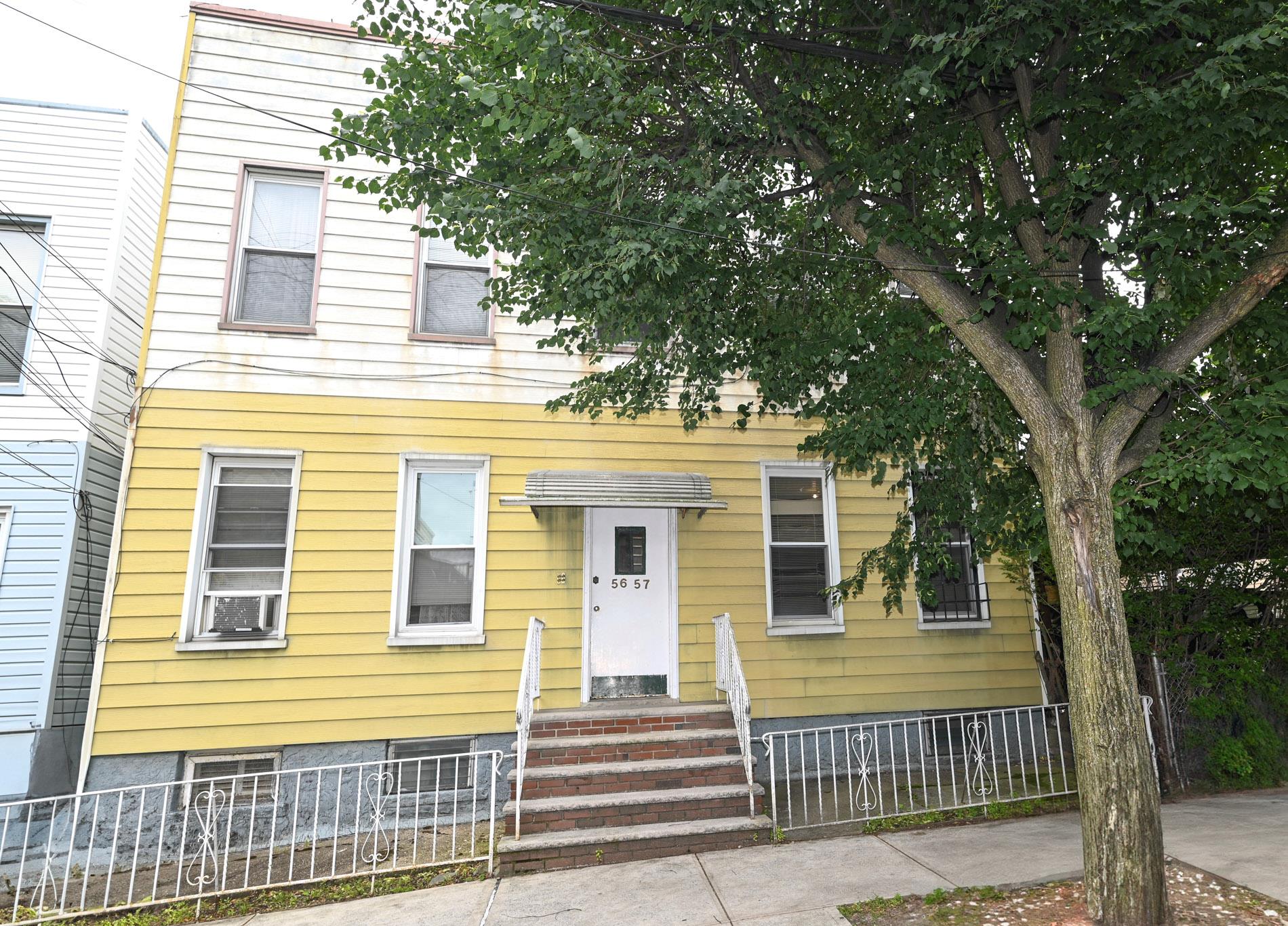 #1 photo, 56-57 61st Street, 皇后區 麦斯佩斯 Maspeth , NY 11378