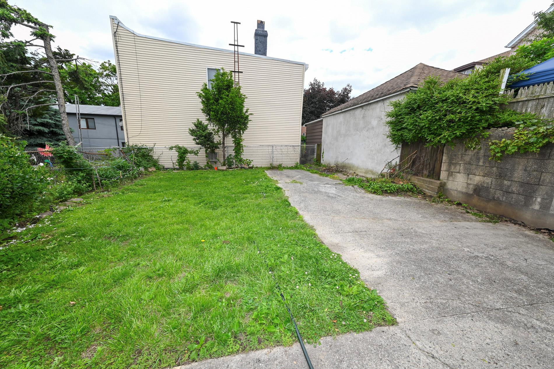 #4 photo, 56-57 61st Street, クイーンズ区 Maspeth , NY 11378