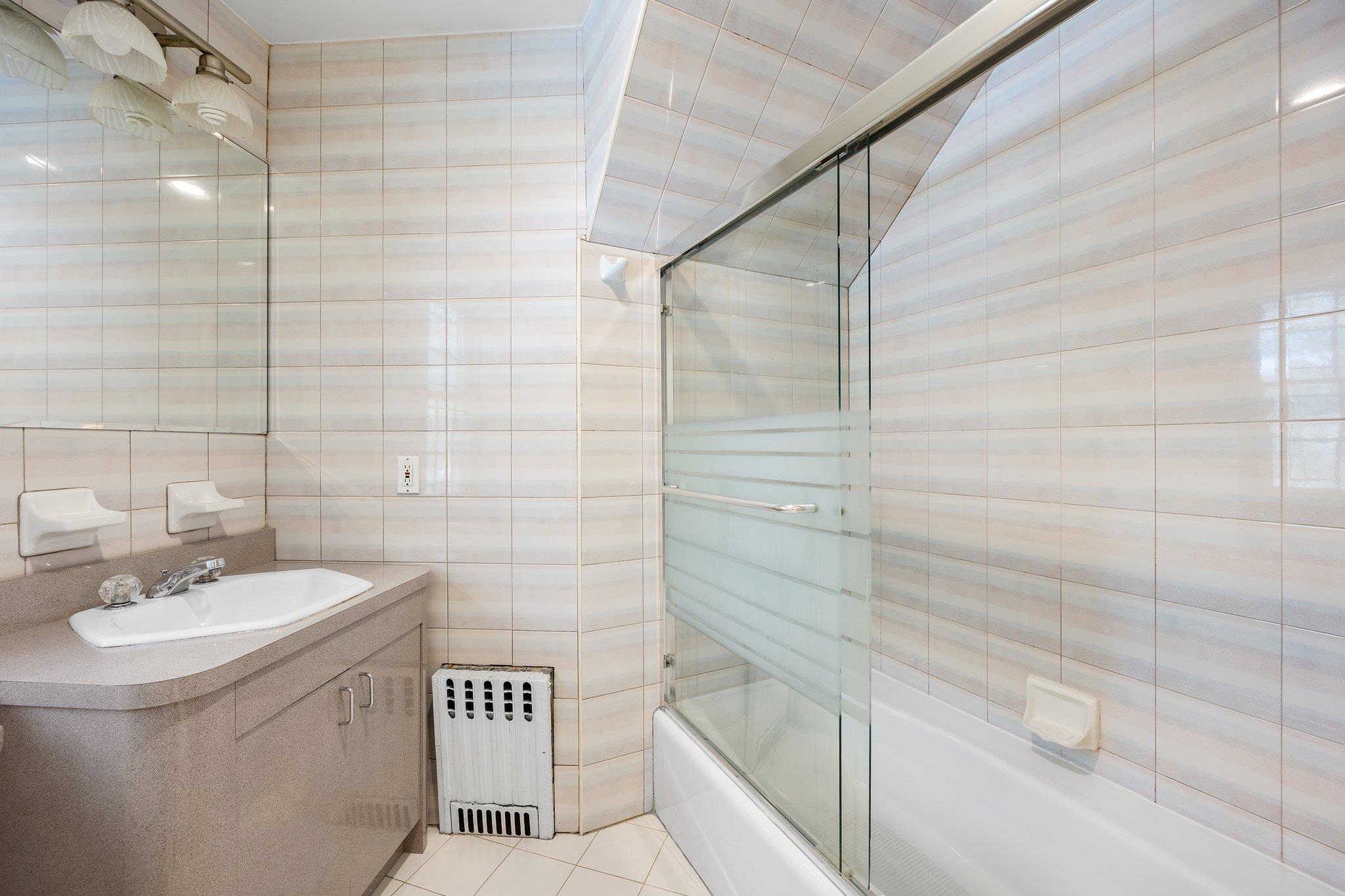 #19 photo, 8649 Dunton Street, クイーンズ区 Holliswood , NY 11423