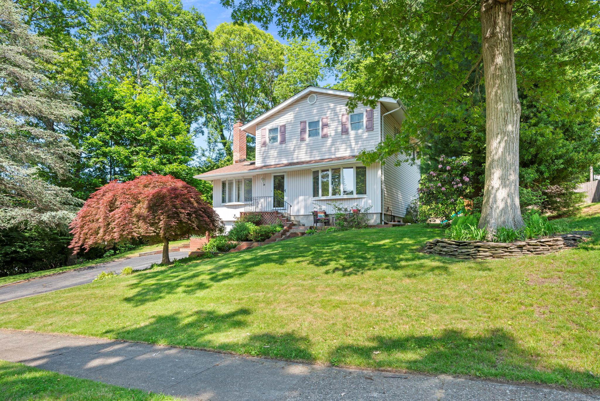 #1 photo, 29 Ravenwood Drive, Kings Park , NY 11754