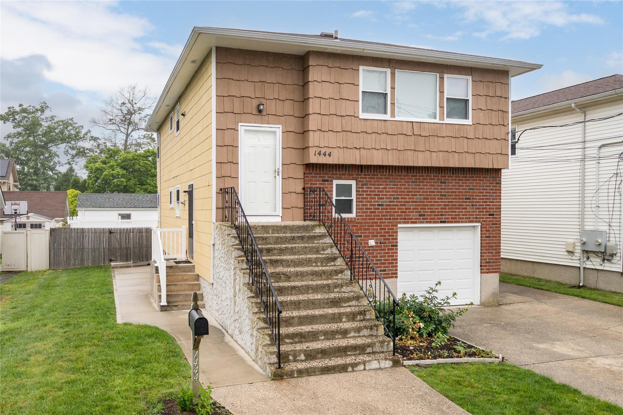 #1 photo, 1444 Park Avenue, North Merrick , NY 11566