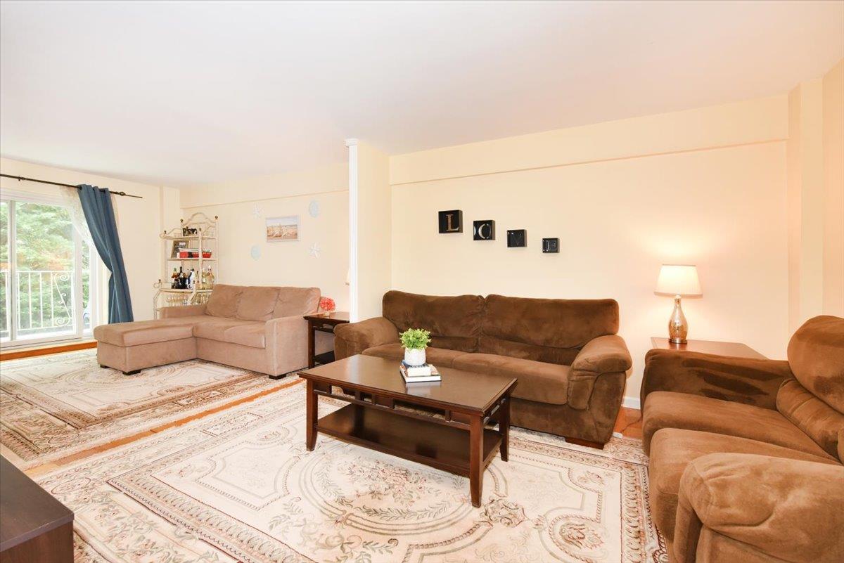 #11 photo, 320 E Shore Road, ناسو Great Neck , NY 11023