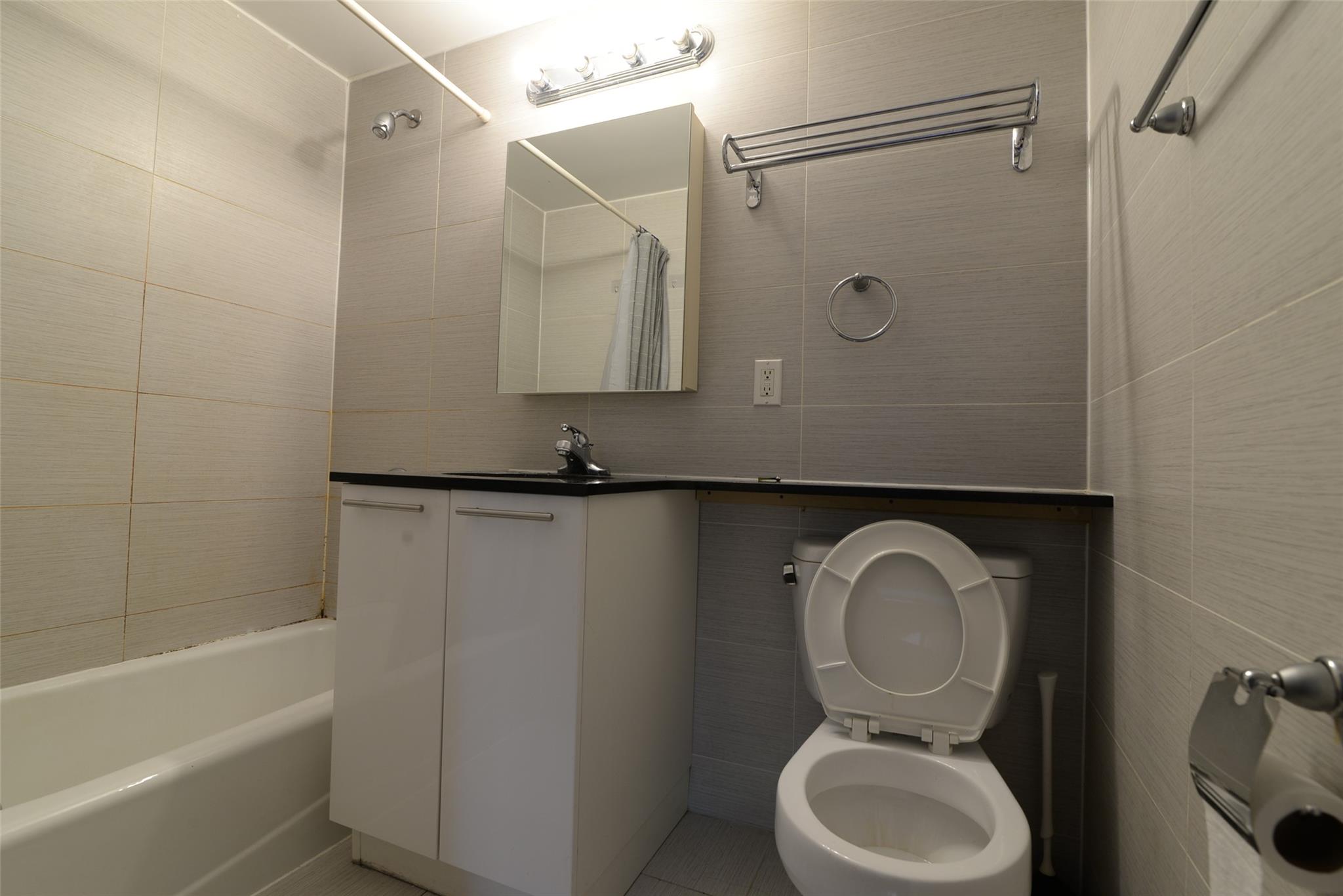 #12 photo, 132-35 41st Road, クイーンズ区 Flushing , NY 11355