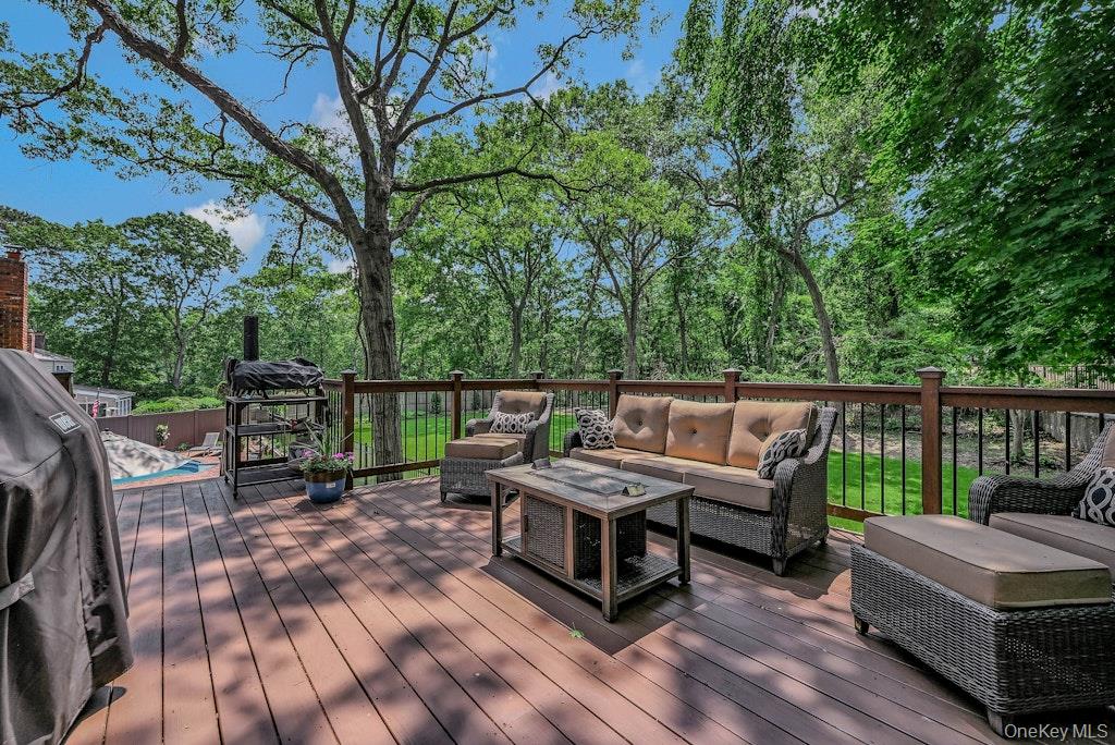 #19 photo, 36 Woodland Lane, Smithtown , NY 11787