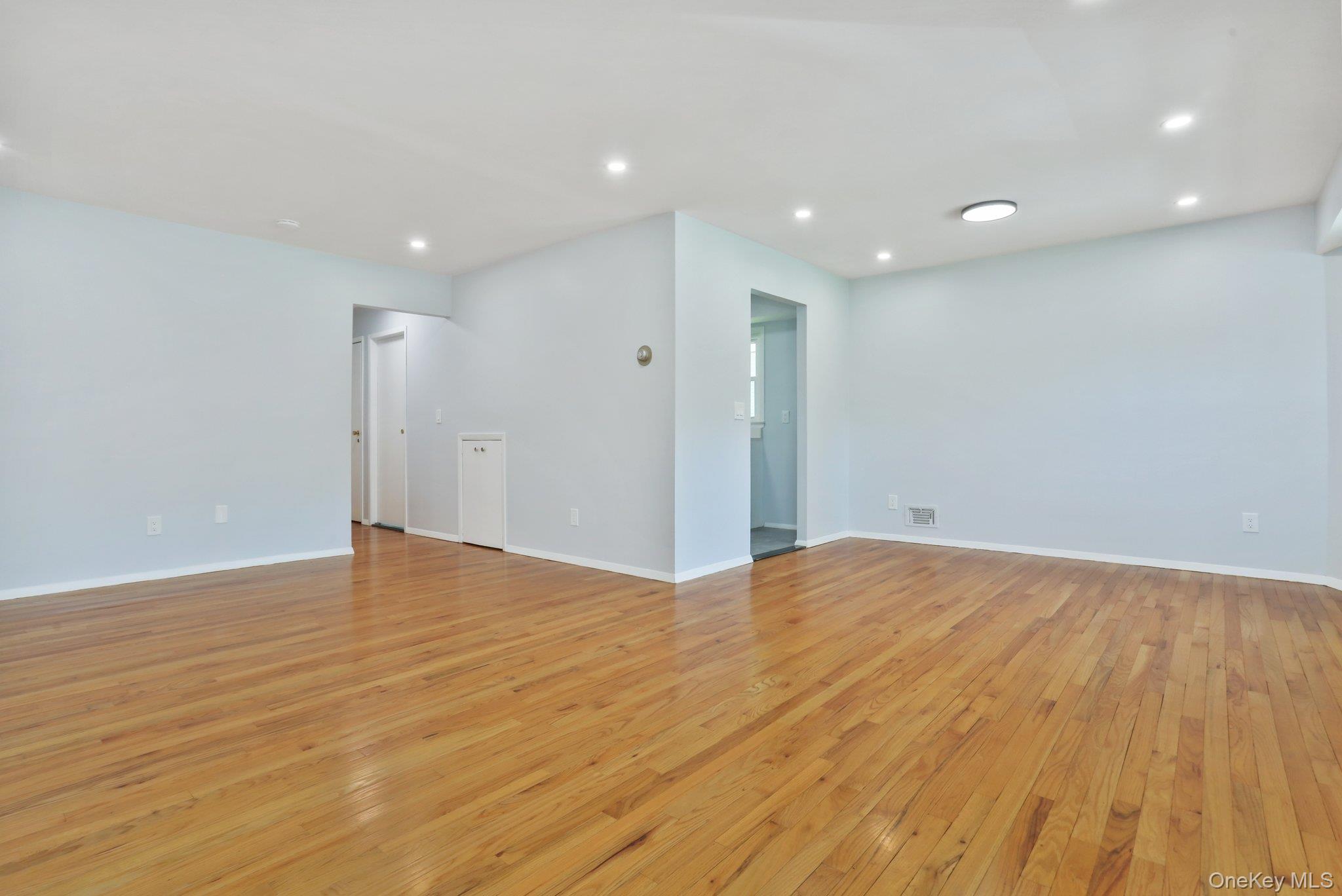 #4 photo, 34 Warwick Place, Yorktown Heights , NY 10598