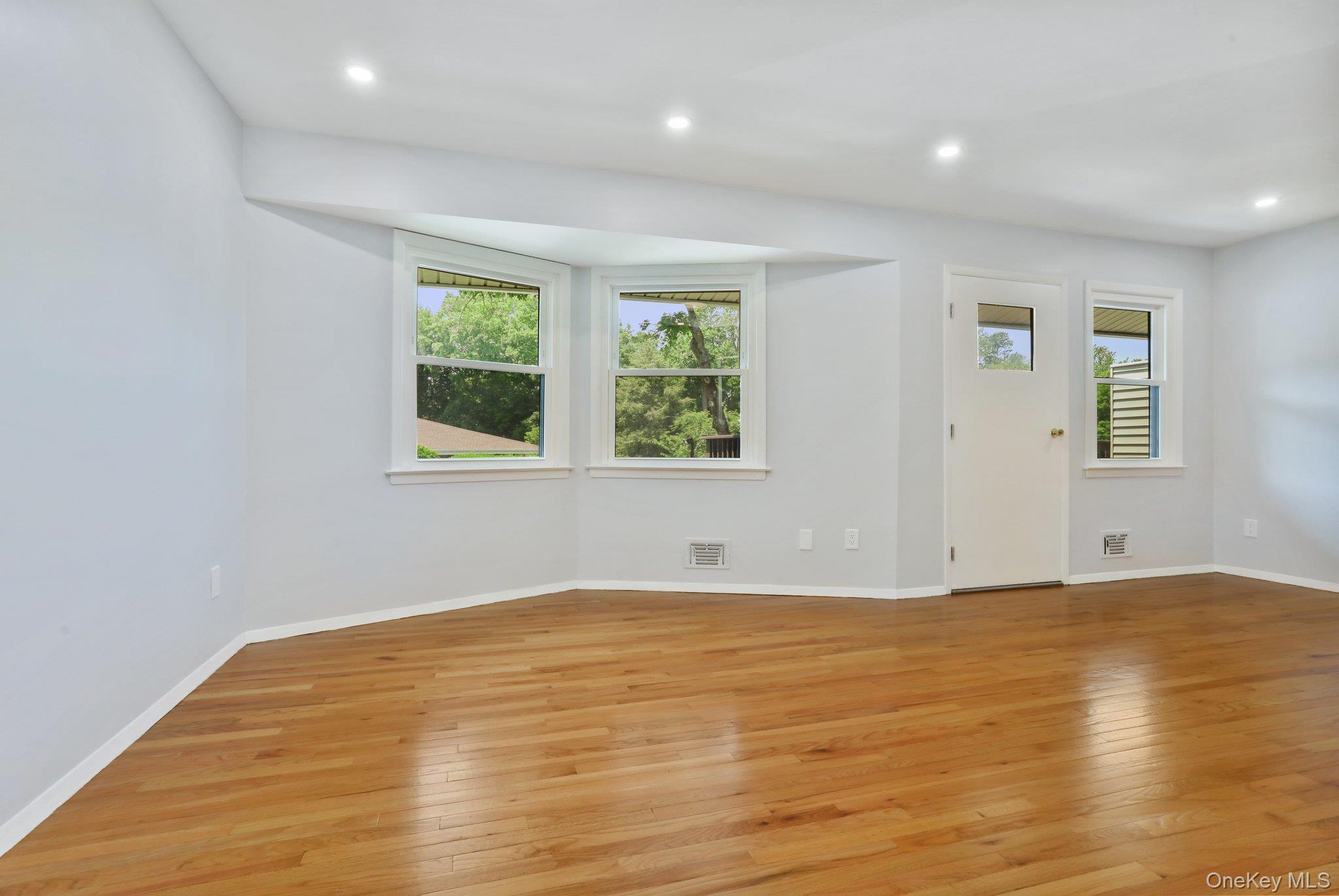 #5 photo, 34 Warwick Place, Yorktown Heights , NY 10598