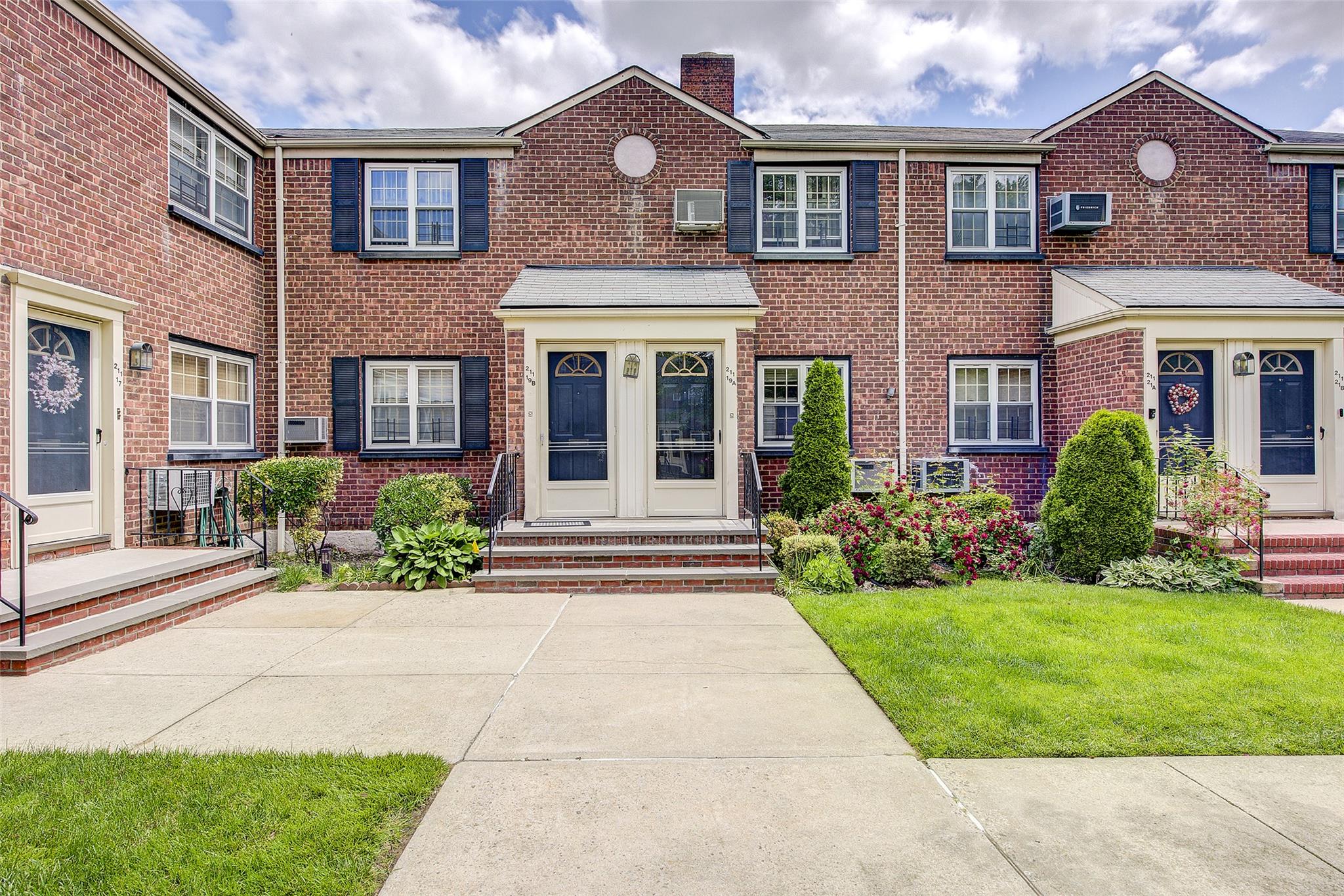 #1 photo, 211-19A 73 Avenue, Oakland Gardens , NY 11364