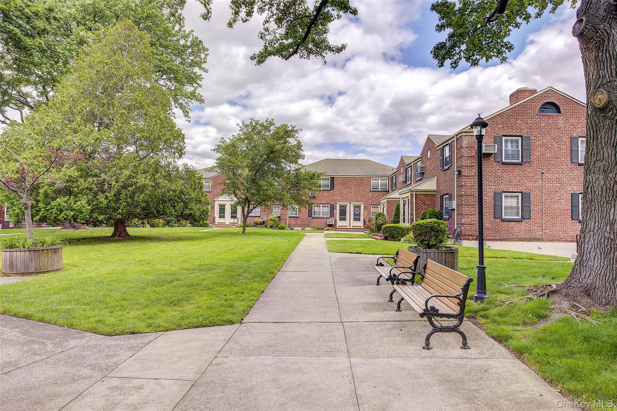 #2 photo, 211-19A 73 Avenue, 皇后区 Oakland Gardens , NY 11364