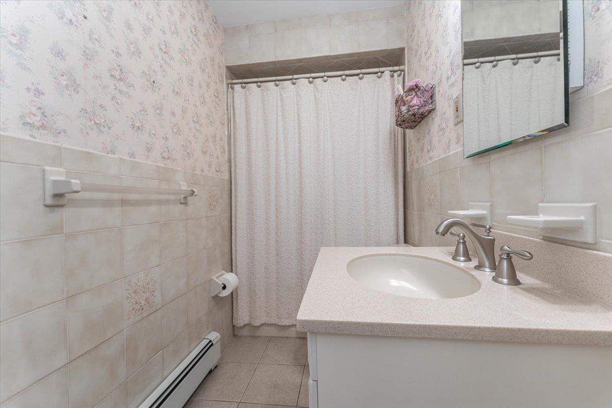 #12 photo, 143 Davis Avenue, ناسو Inwood , NY 11096