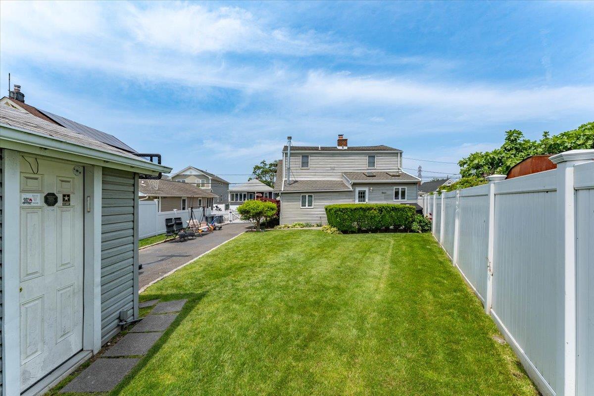 #14 photo, 143 Davis Avenue, ناسو Inwood , NY 11096