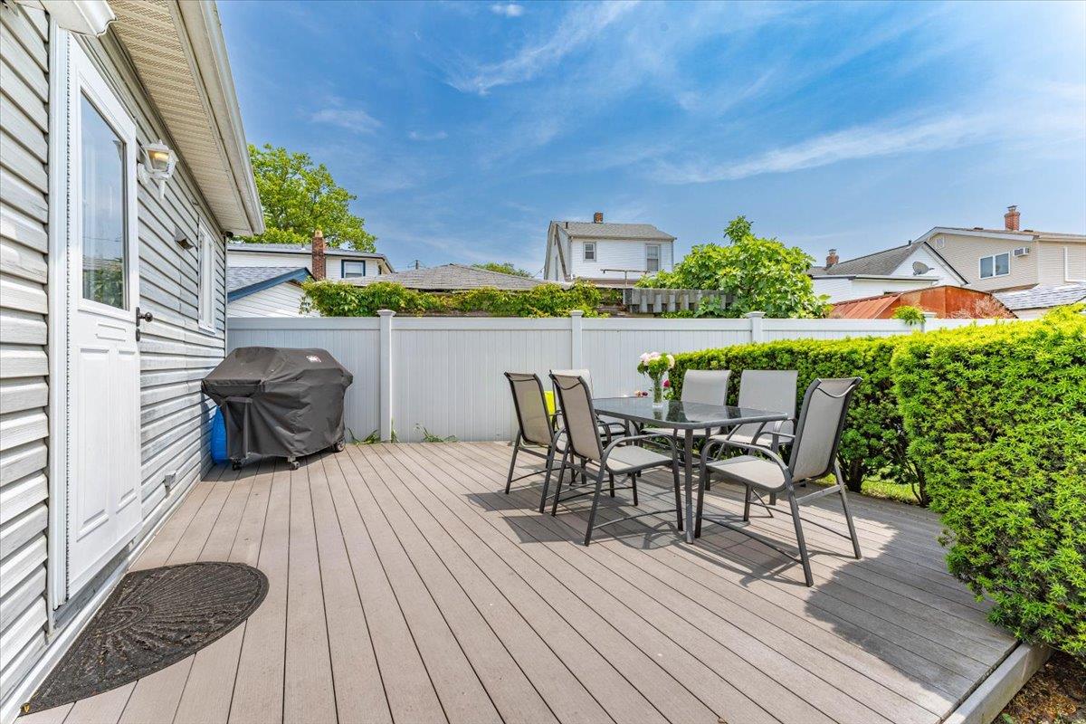 #15 photo, 143 Davis Avenue, ناسو Inwood , NY 11096