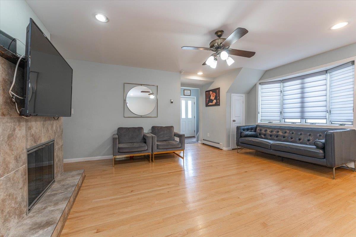 #3 photo, 143 Davis Avenue, ناسو Inwood , NY 11096