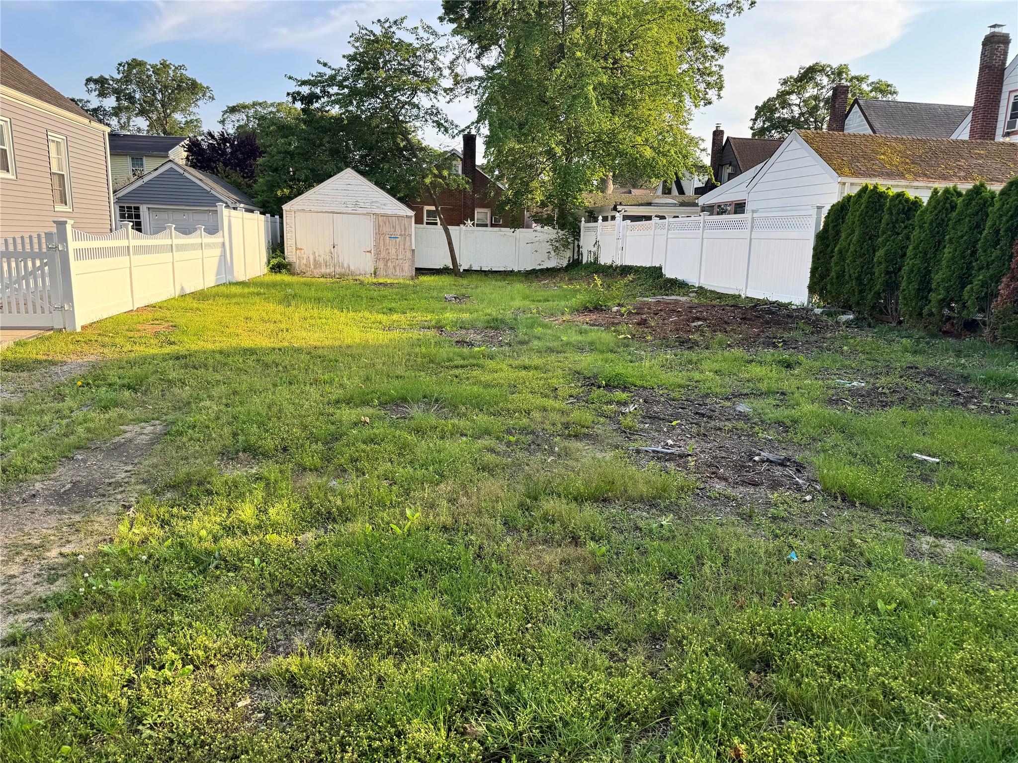 #1 photo, 198 motley Street, 長島 Valley Stream , NY 11580