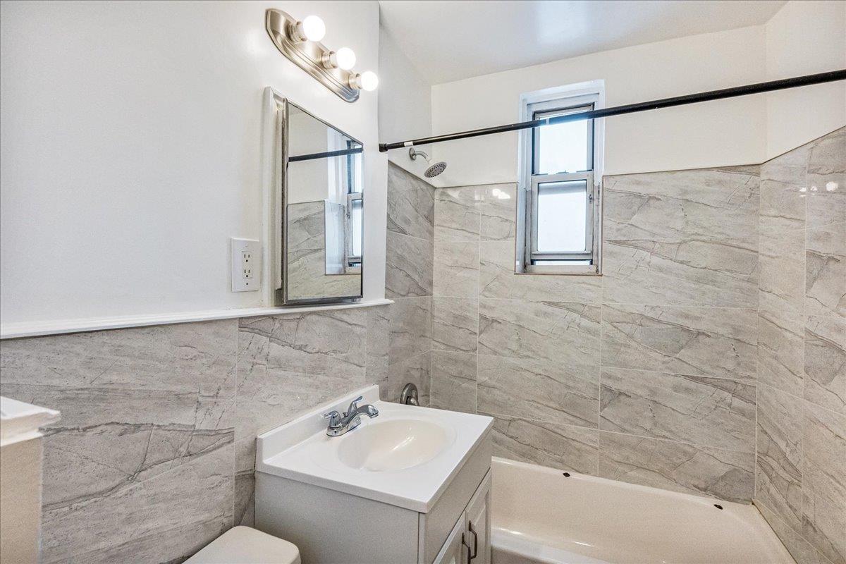 #11 photo, 67-25 Dartmouth Street, クイーンズ区 Forest Hills , NY 11375