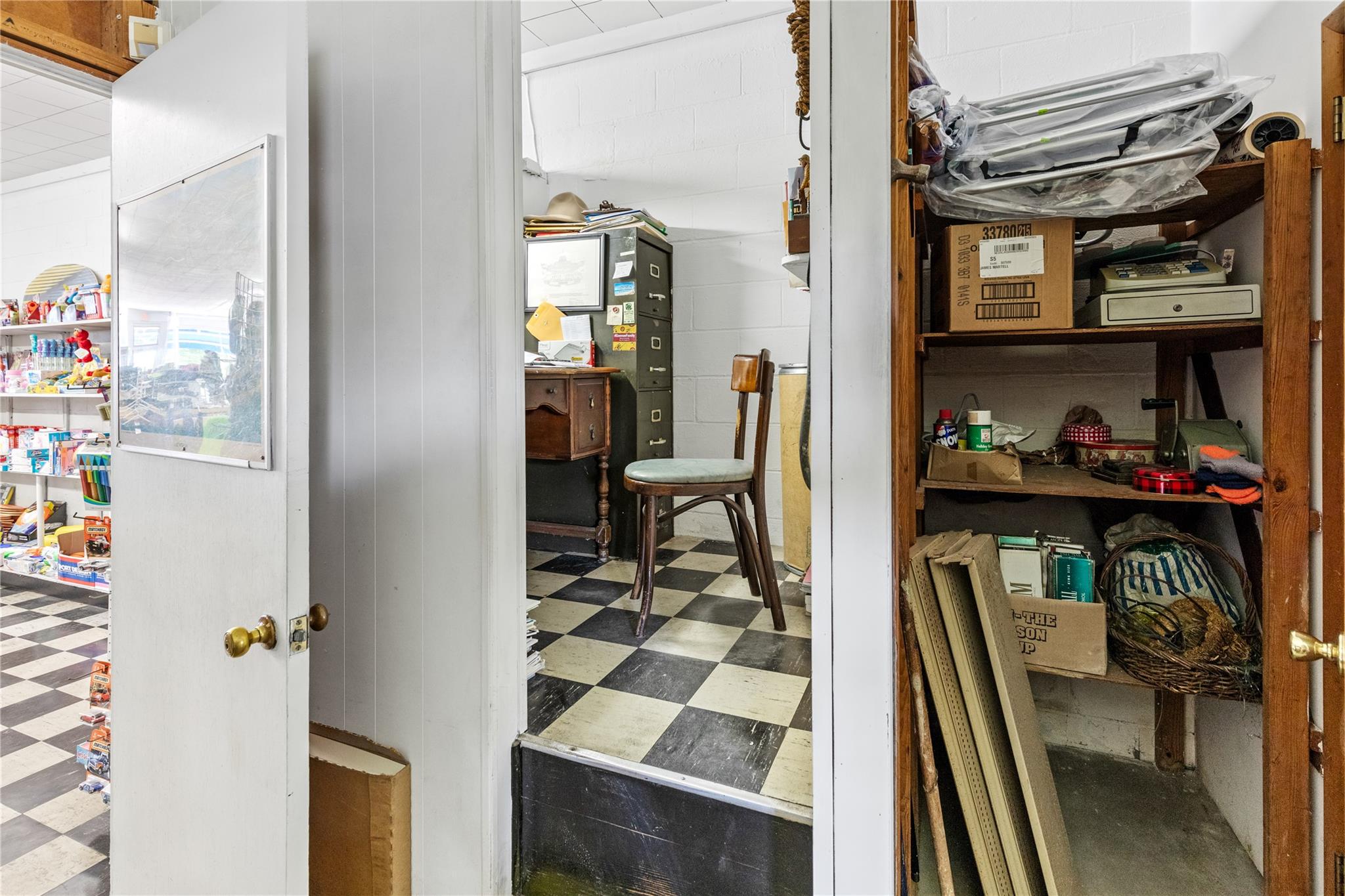 #16 photo, 809 & 813 Montauk Highway, サフォーク郡 Montauk , NY 11954