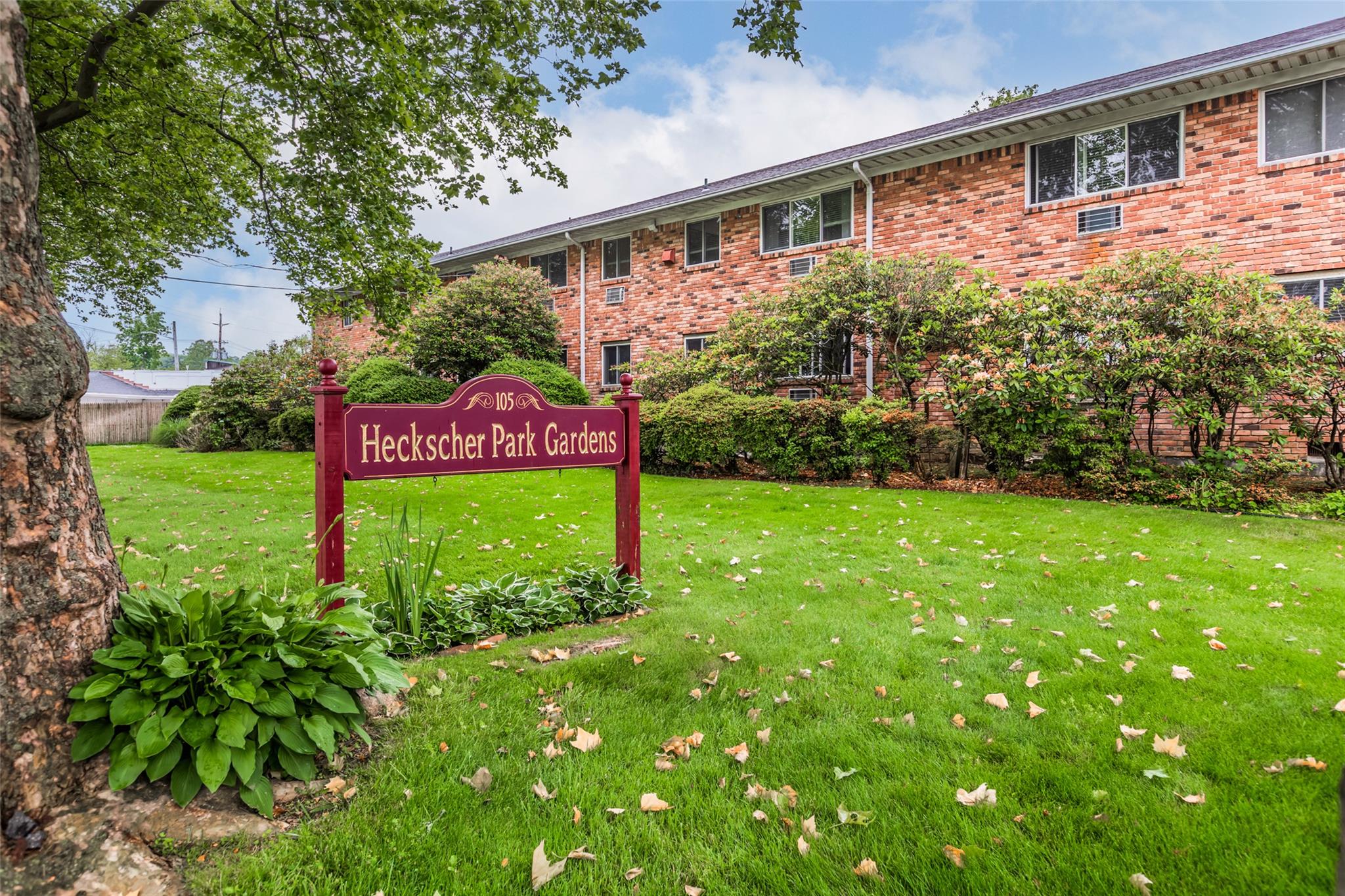 #1 photo, 105 Prime Avenue, Huntington , NY 11743