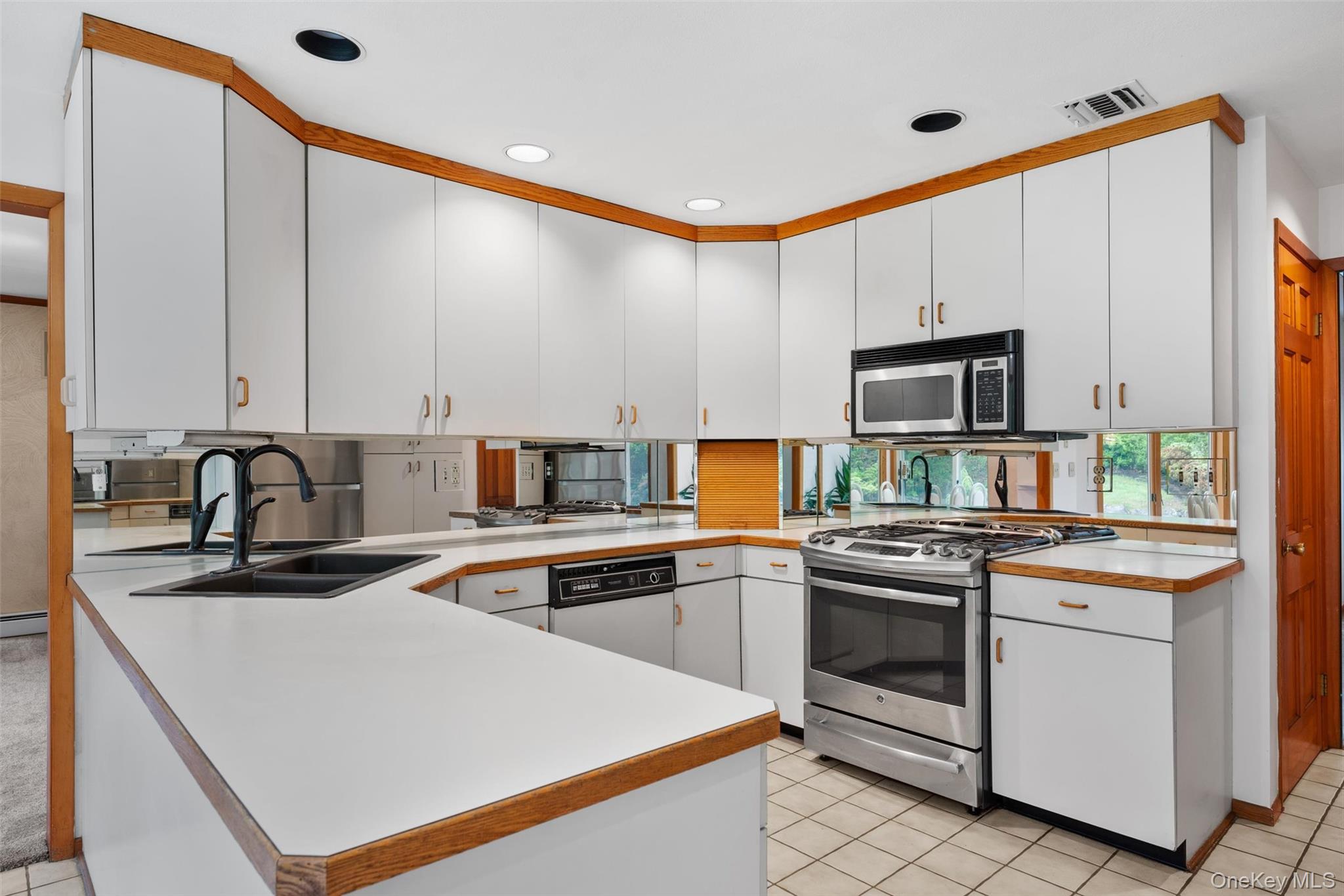 #13 photo, 1 Blue Sky Drive, Suffern , NY 10901