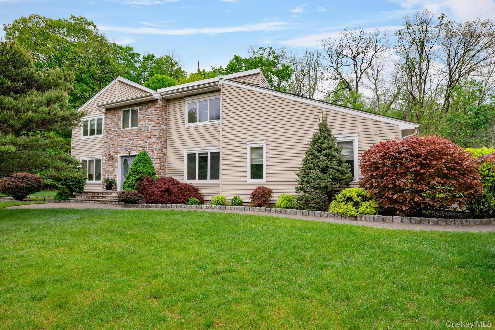 #2 photo, 1 Blue Sky Drive, Suffern , NY 10901