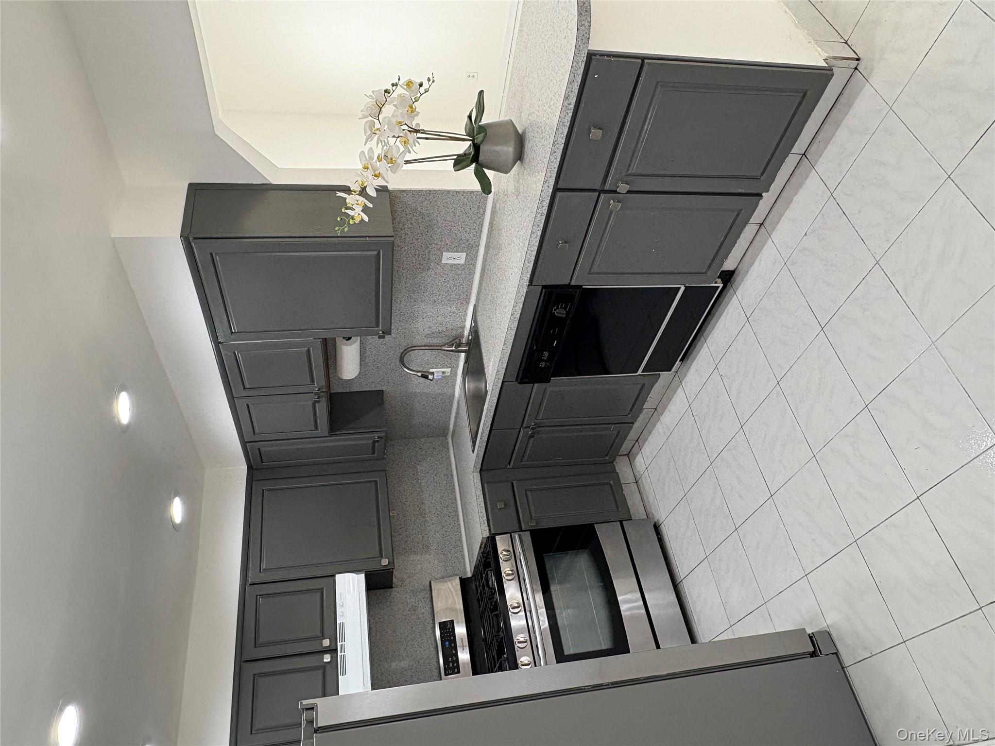 #11 photo, 840 Hollywood Avenue, ブロンクス区 Bronx , NY 10465