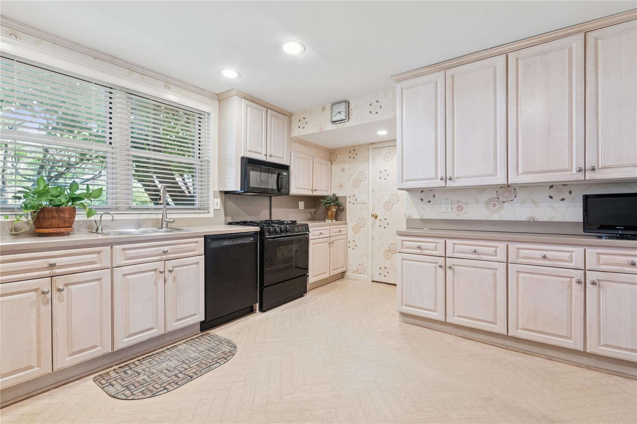 #10 photo, 1390 Broadway, ナッソー郡 Hewlett , NY 11557