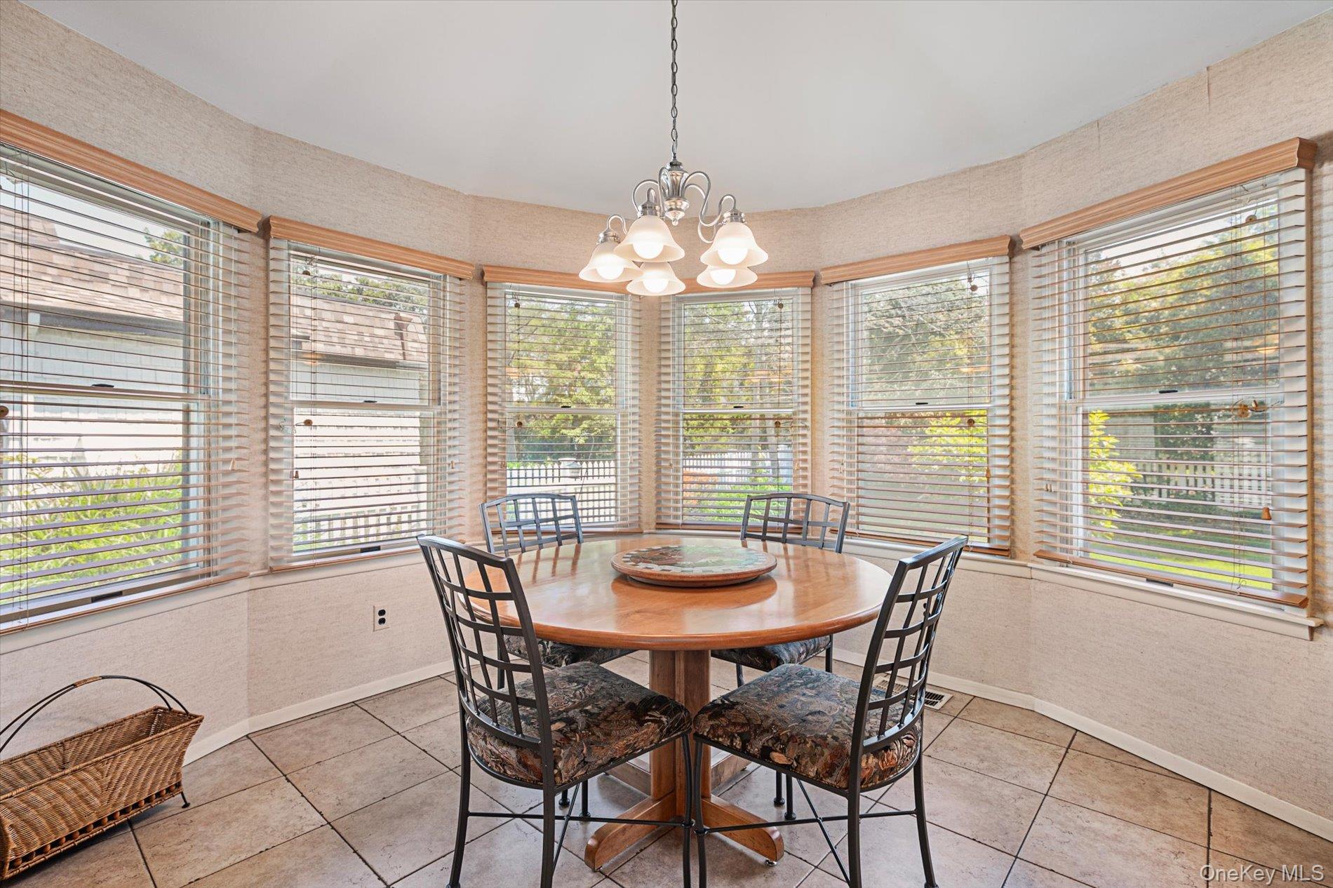 #8 photo, 27 Bridle Path, ナッソー郡 Roslyn , NY 11576