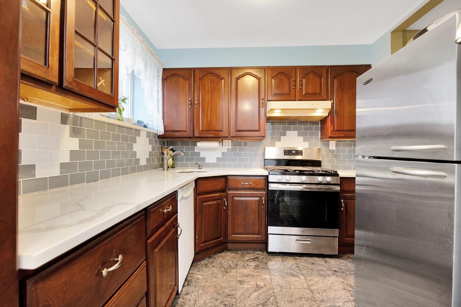 #12 photo, 80-04 Cowles Court, クイーンズ区 Middle Village , NY 11379