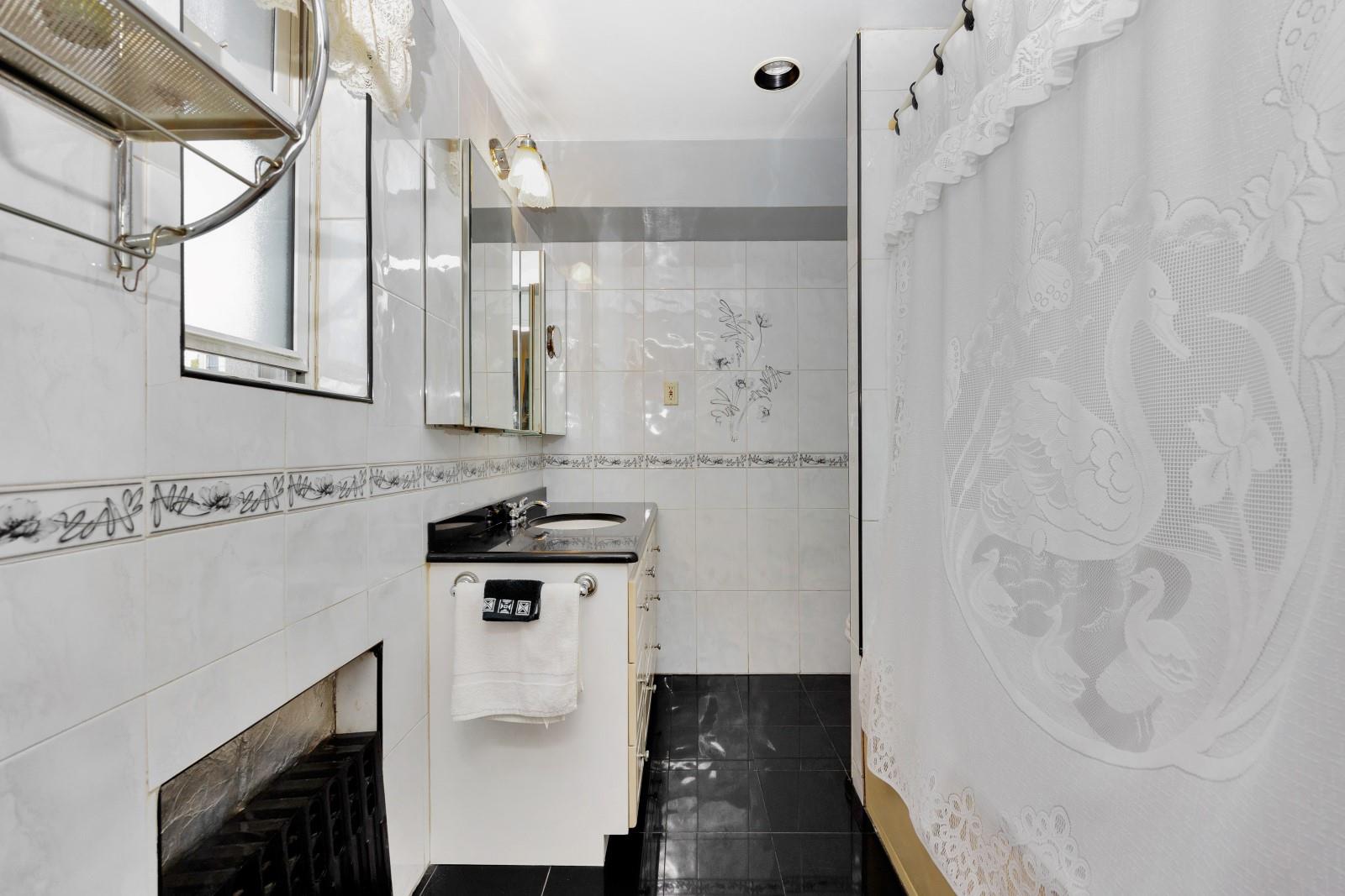 #17 photo, 80-04 Cowles Court, クイーンズ区 Middle Village , NY 11379