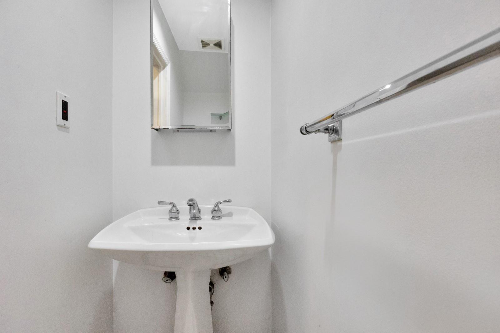 #9 photo, 80-04 Cowles Court, クイーンズ区 Middle Village , NY 11379