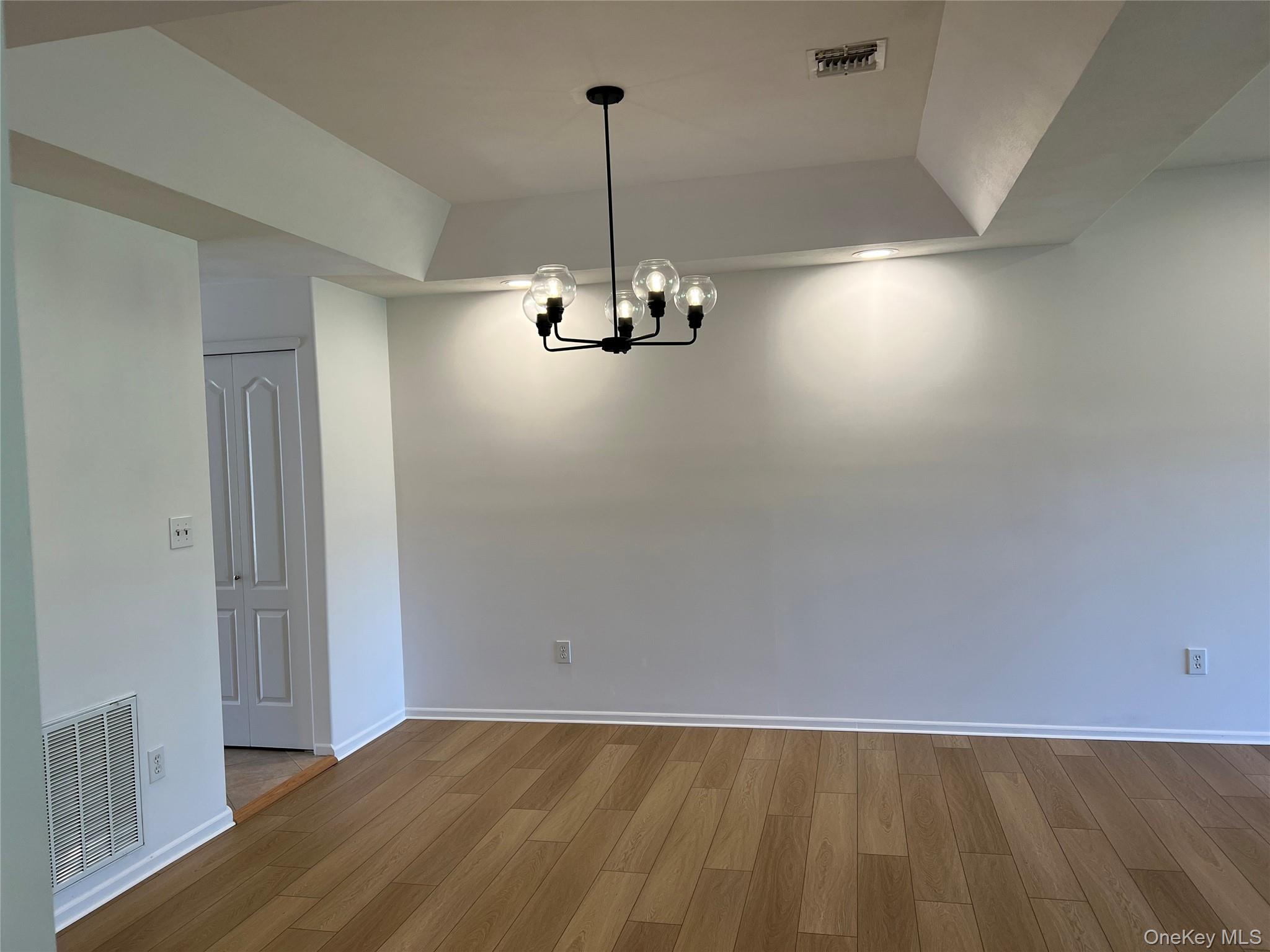 #10 photo, 85 Windwatch Drive, サフォーク郡 Hauppauge , NY 11788