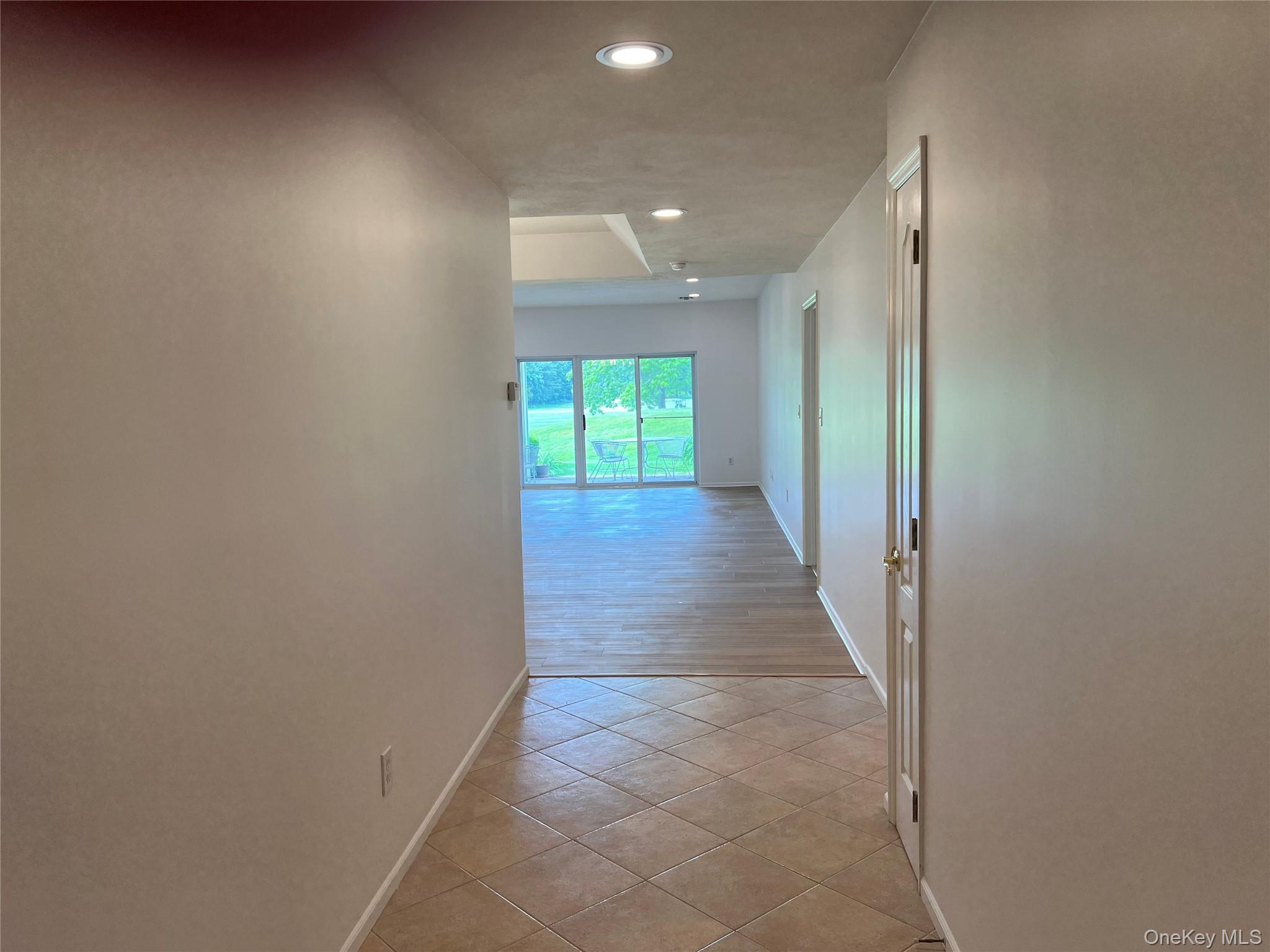 #12 photo, 85 Windwatch Drive, サフォーク郡 Hauppauge , NY 11788