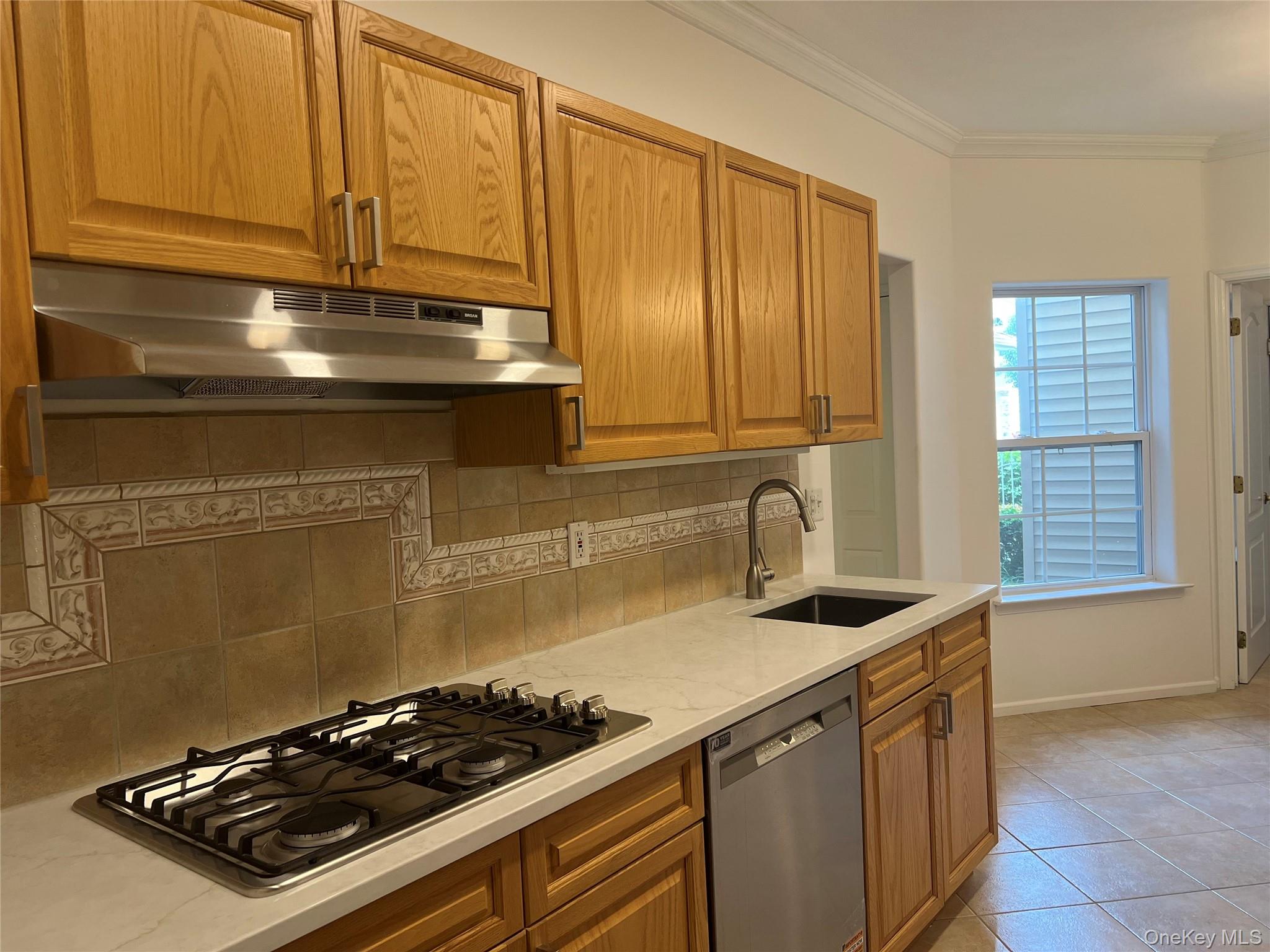 #15 photo, 85 Windwatch Drive, サフォーク郡 Hauppauge , NY 11788