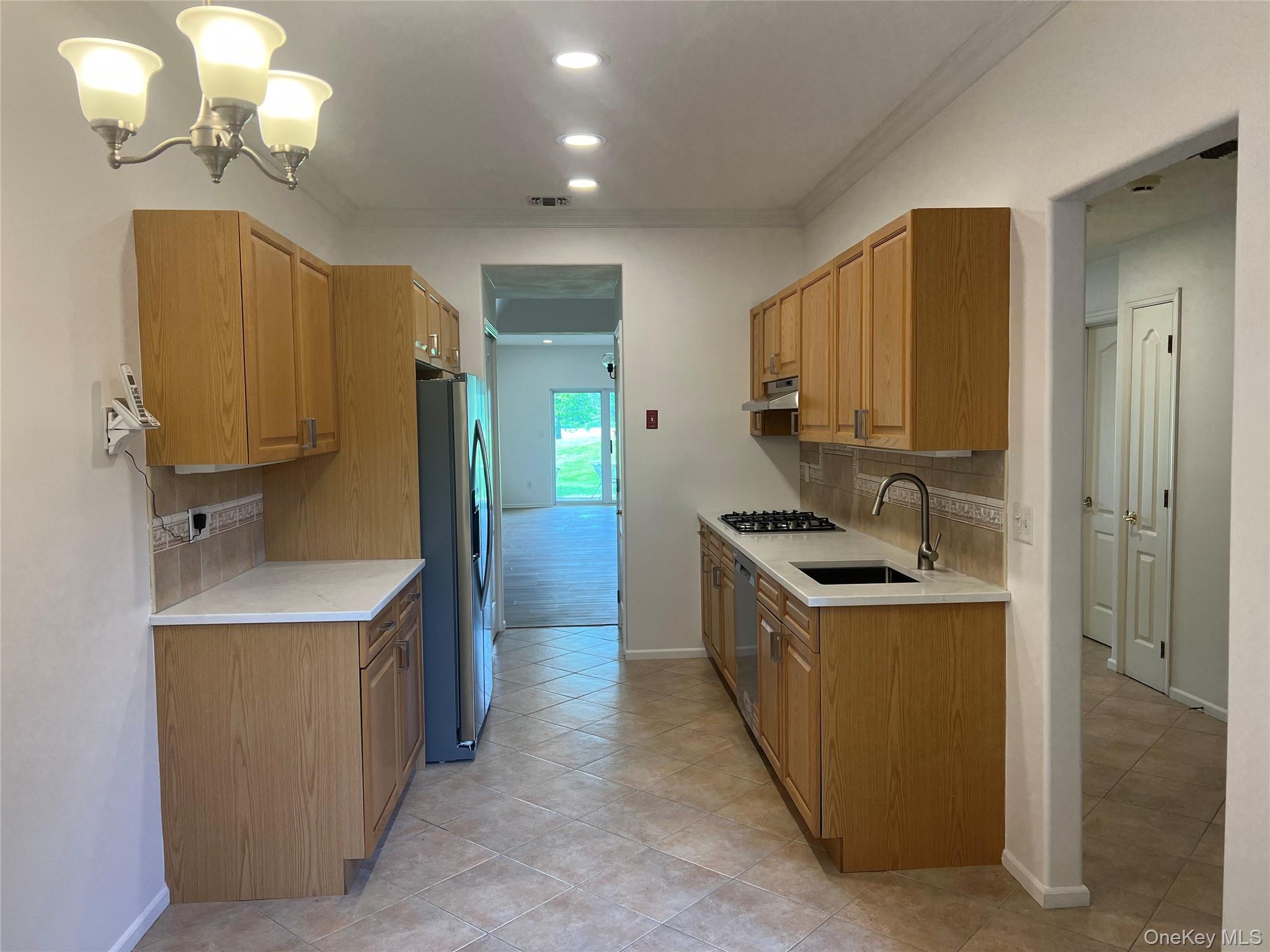 #16 photo, 85 Windwatch Drive, サフォーク郡 Hauppauge , NY 11788