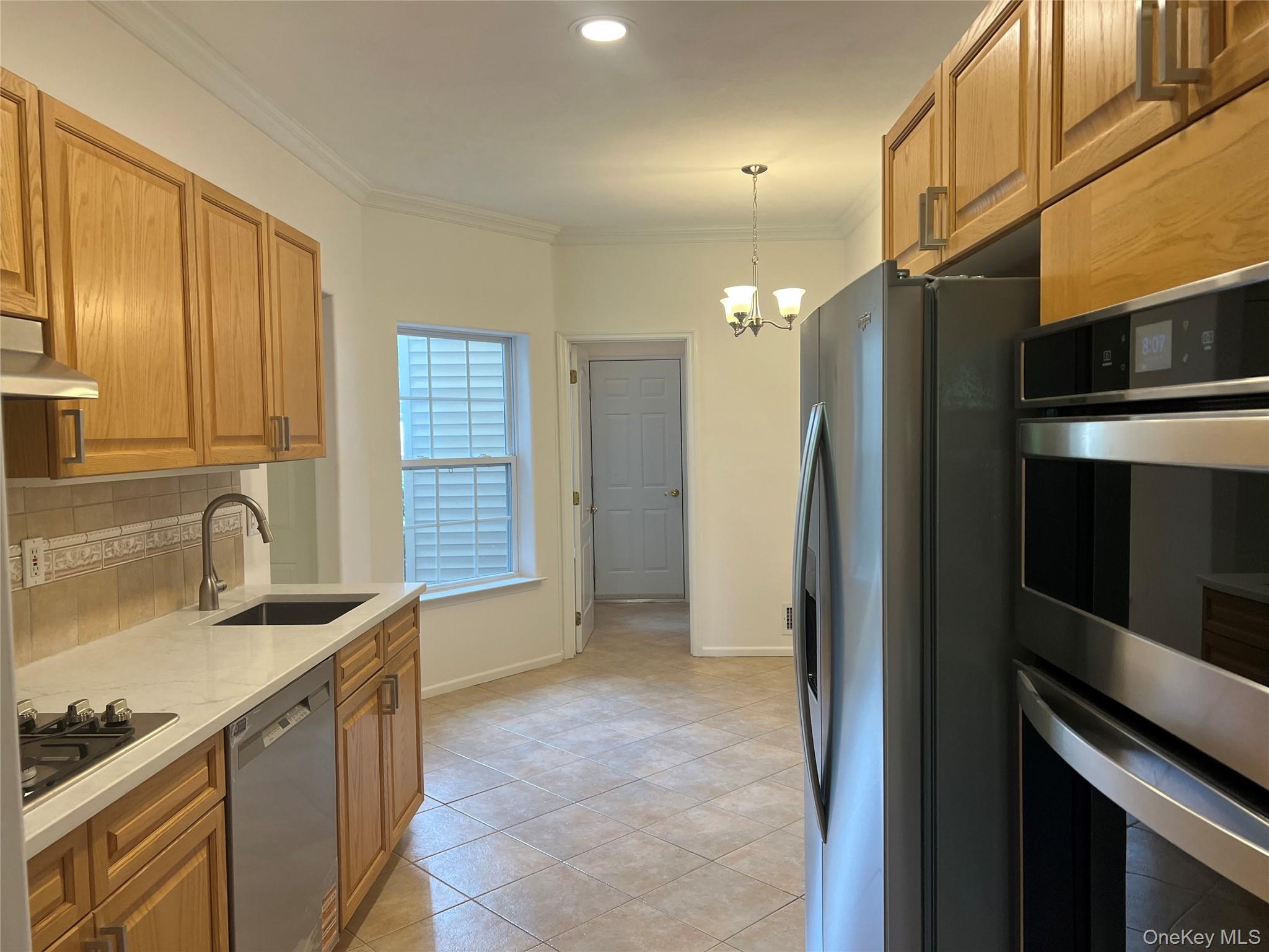 #17 photo, 85 Windwatch Drive, サフォーク郡 Hauppauge , NY 11788