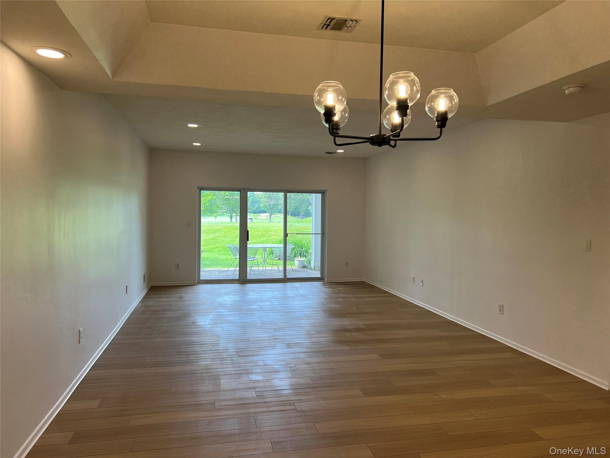 #19 photo, 85 Windwatch Drive, サフォーク郡 Hauppauge , NY 11788