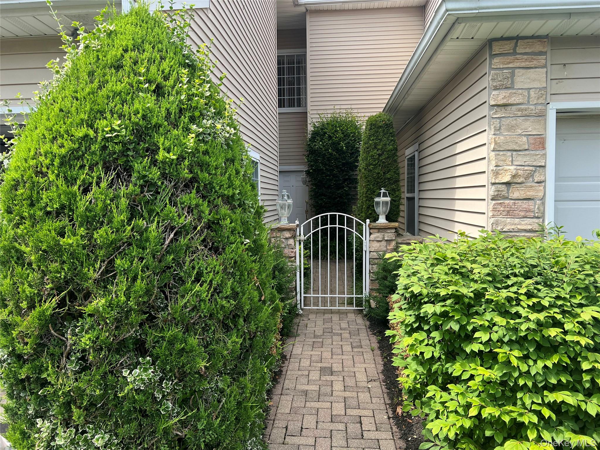 #2 photo, 85 Windwatch Drive, サフォーク郡 Hauppauge , NY 11788